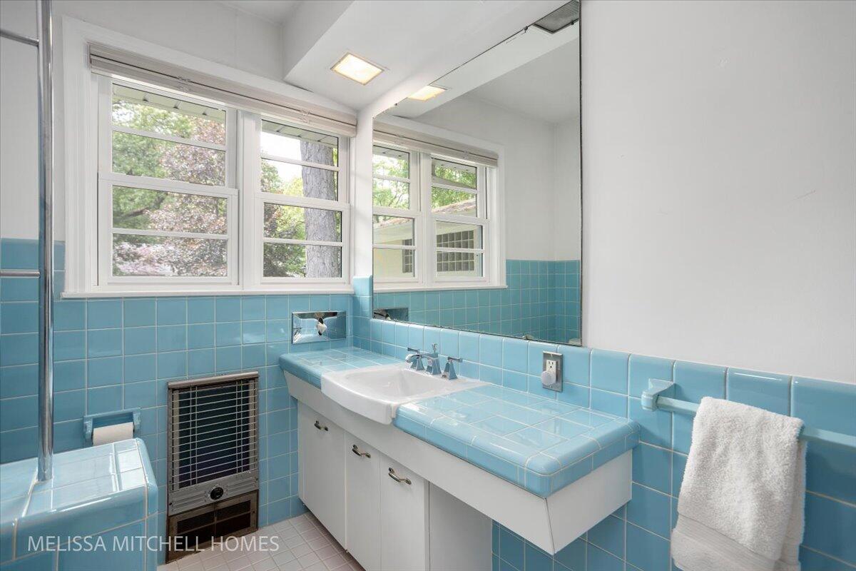 1064 Santa Barbara Drive SE