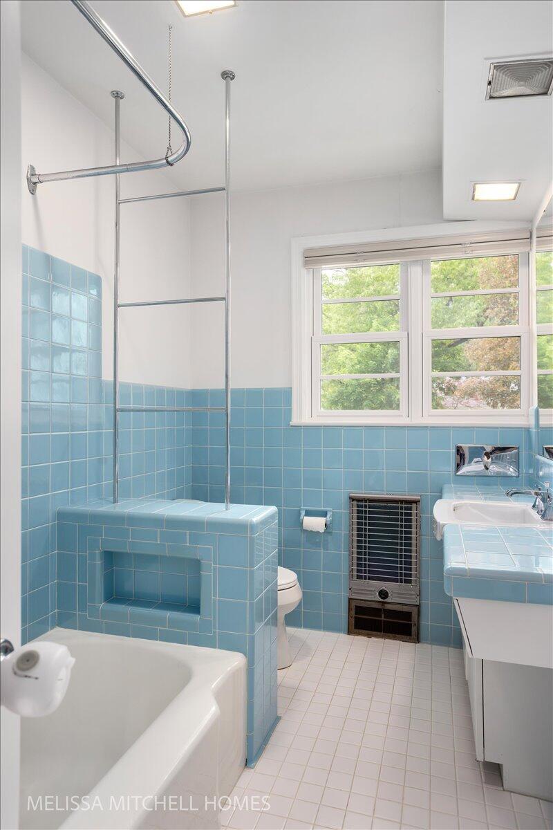 1064 Santa Barbara Drive SE