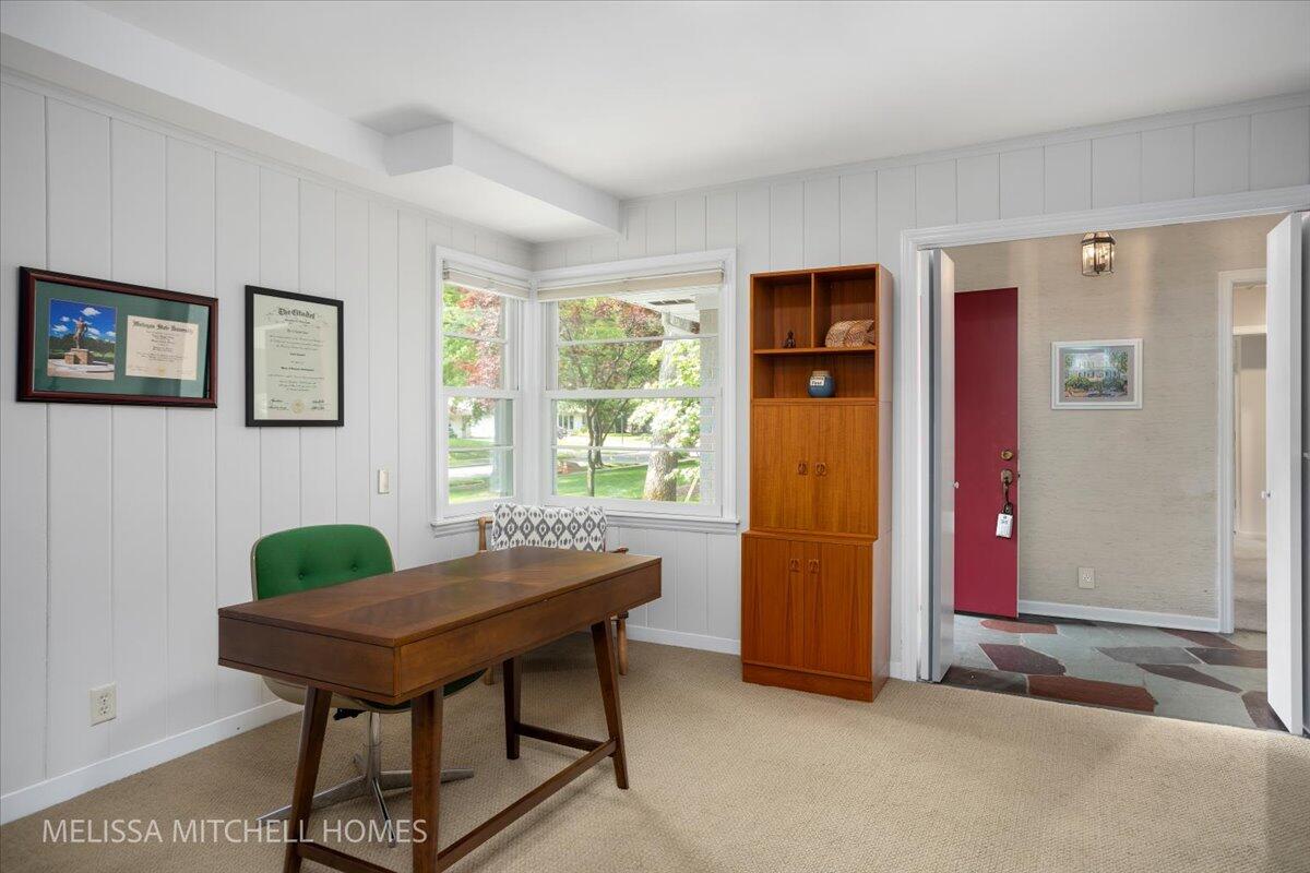 1064 Santa Barbara Drive SE