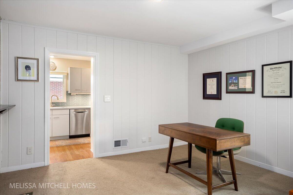 1064 Santa Barbara Drive SE