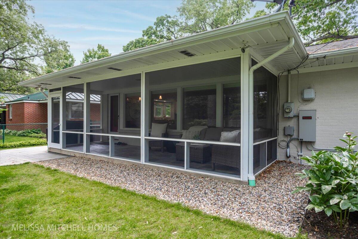 1064 Santa Barbara Drive SE