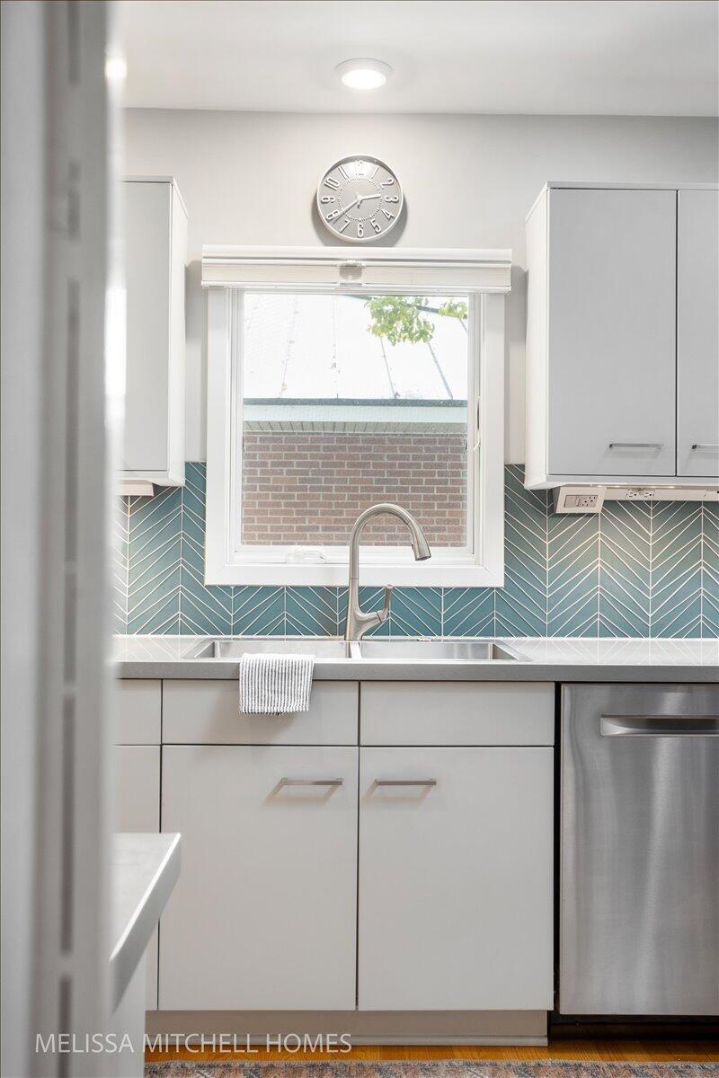 1064 Santa Barbara Drive SE