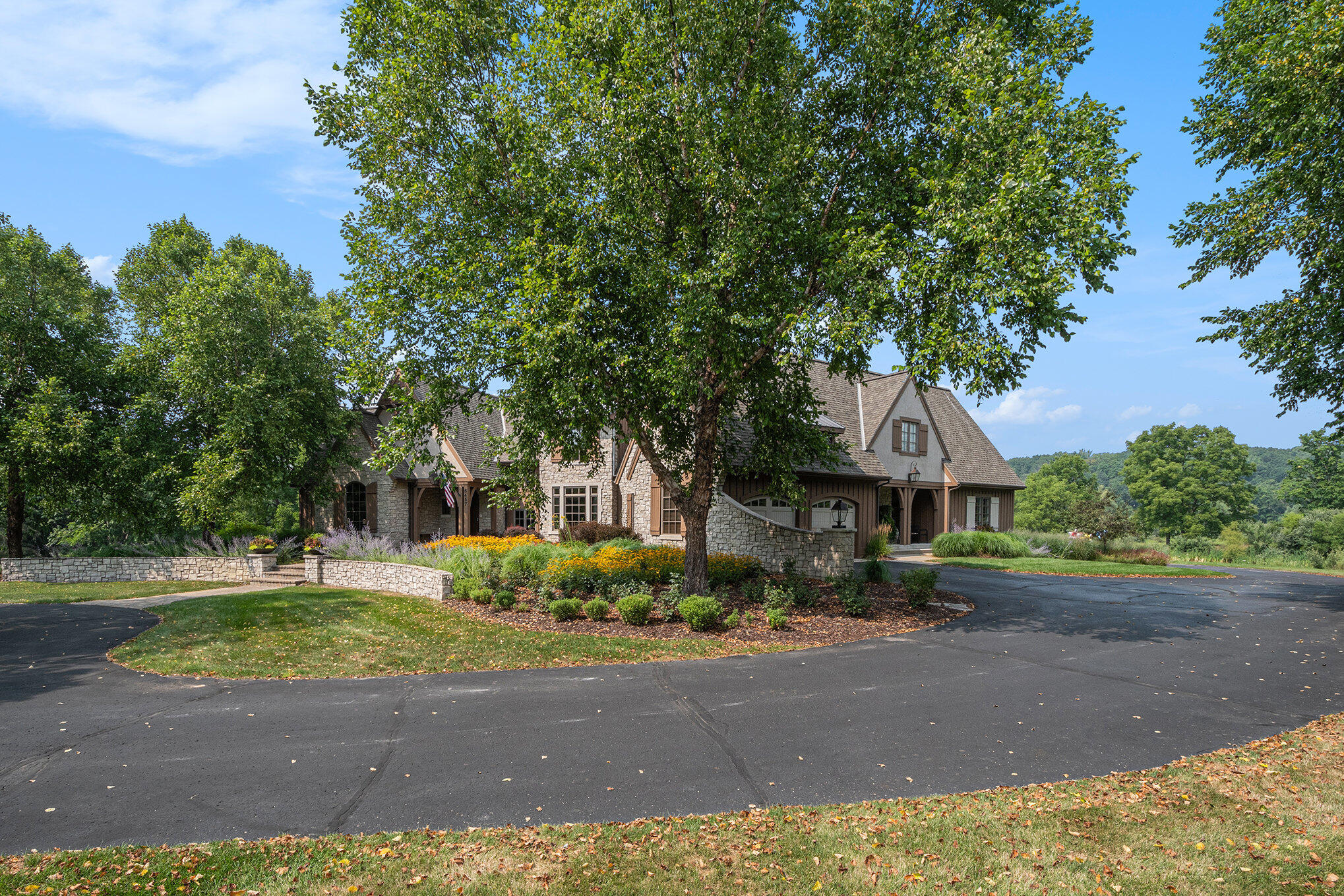 6457 Old Darby Trail NE