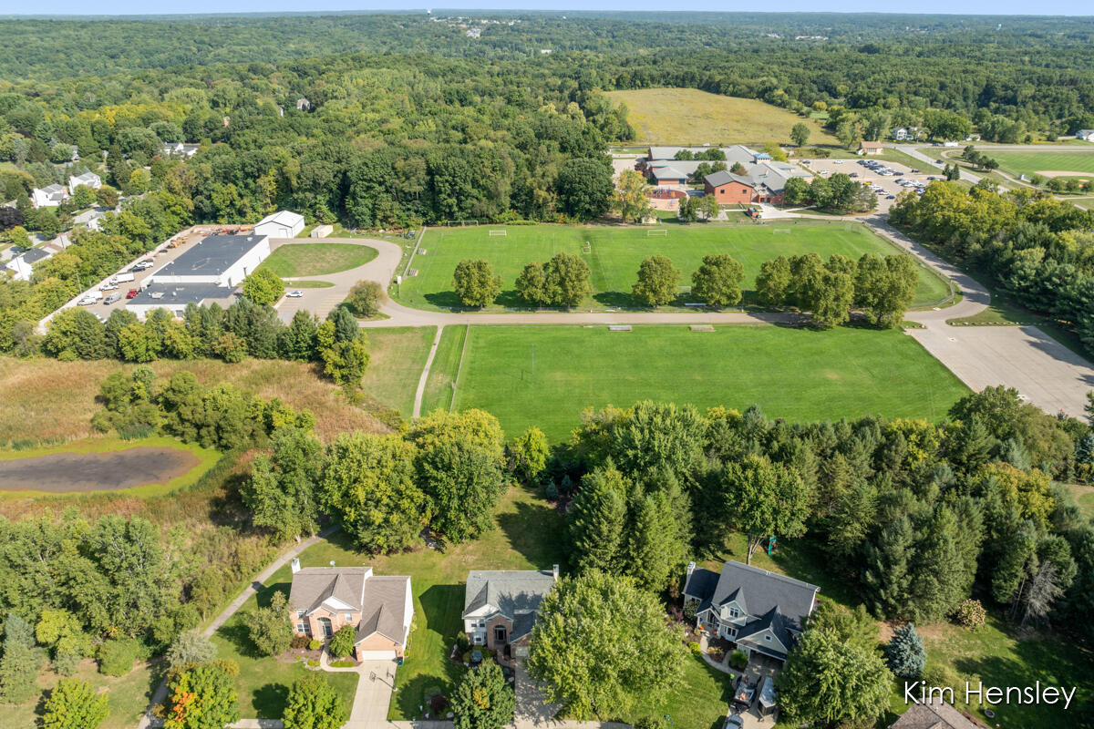 3881 Fraser Drive NE