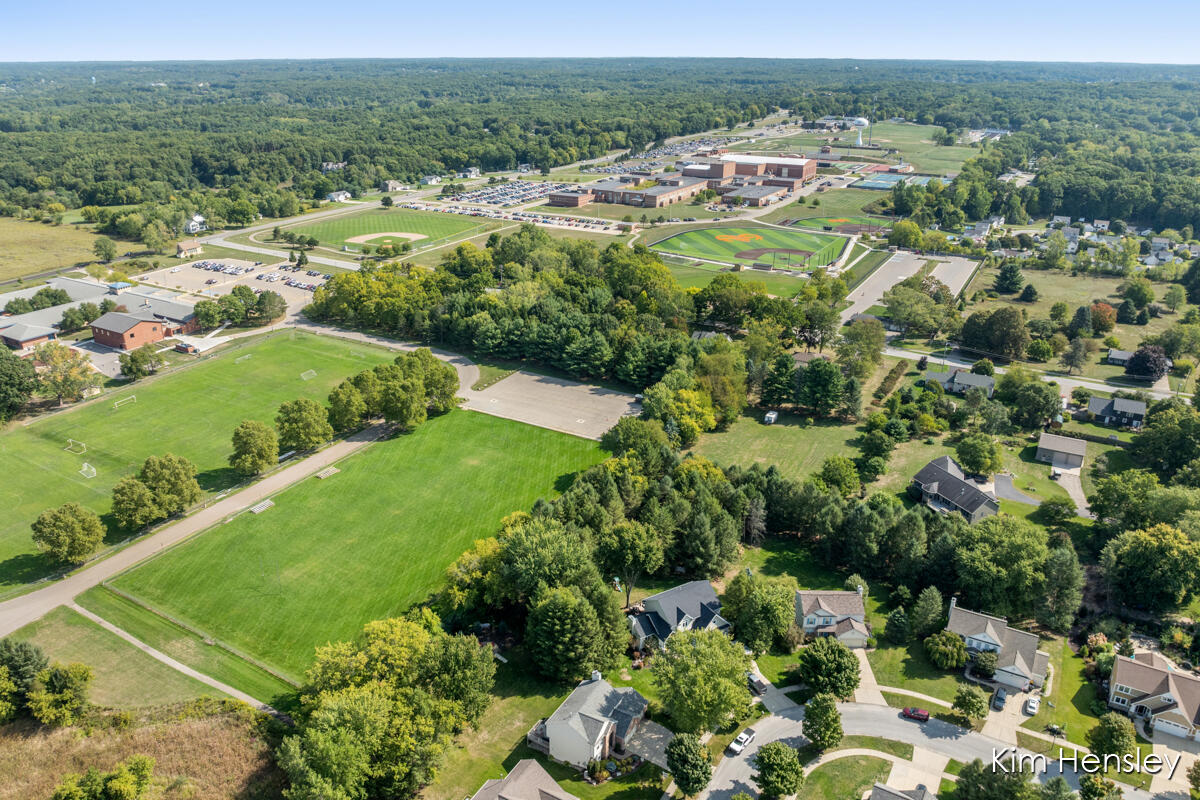 3881 Fraser Drive NE