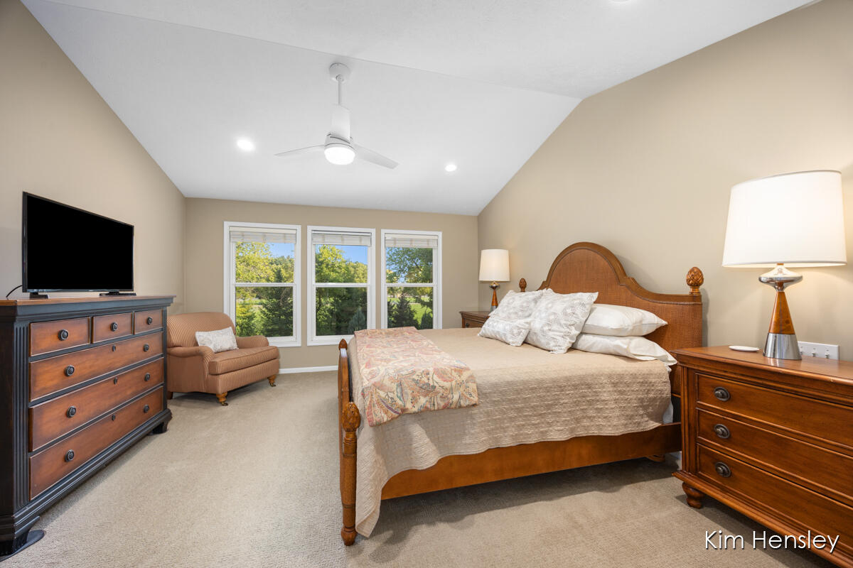 3881 Fraser Drive NE