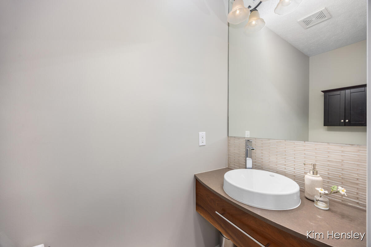 3881 Fraser Drive NE