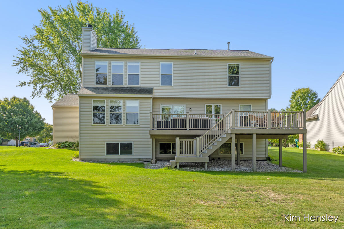 3881 Fraser Drive NE