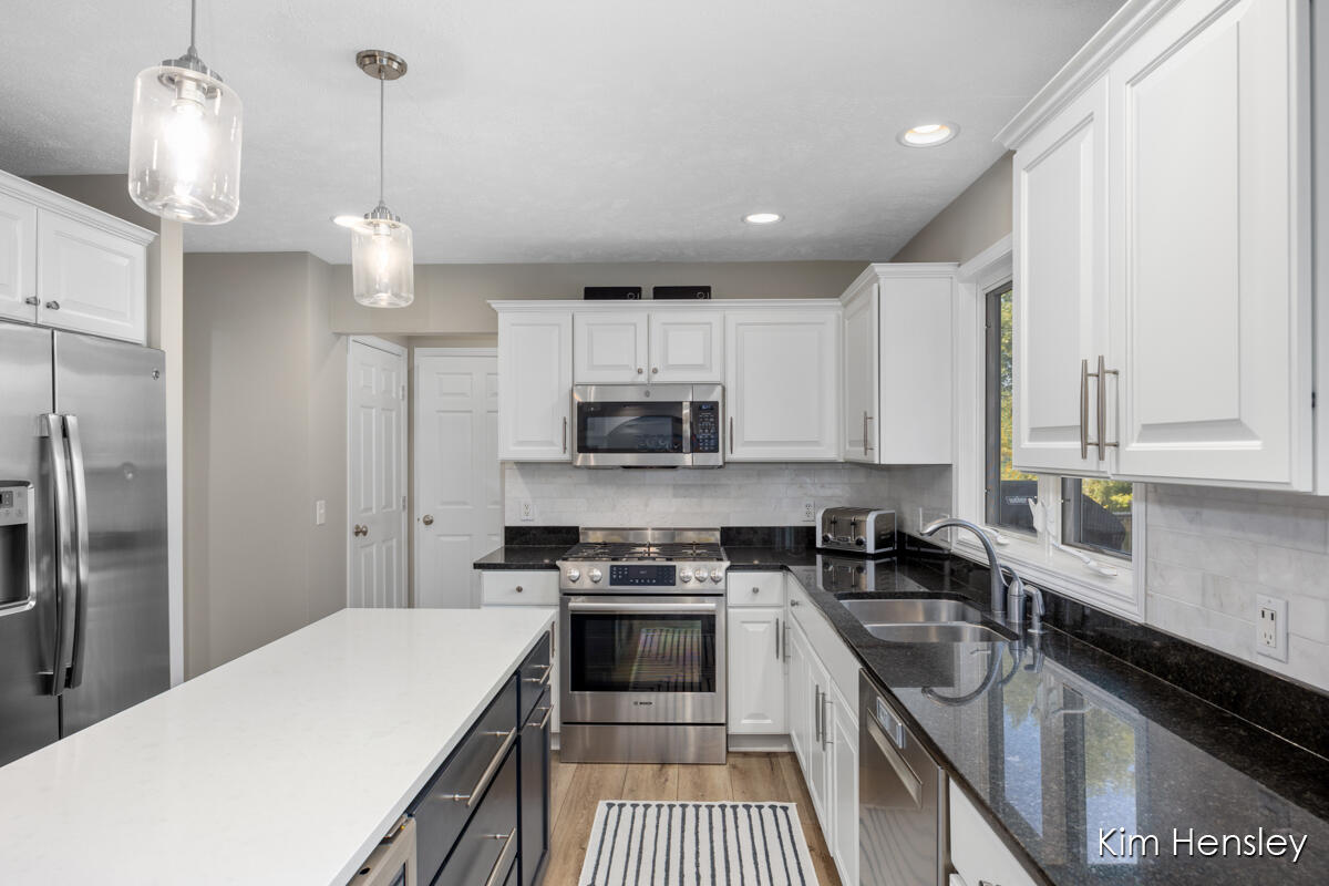 3881 Fraser Drive NE