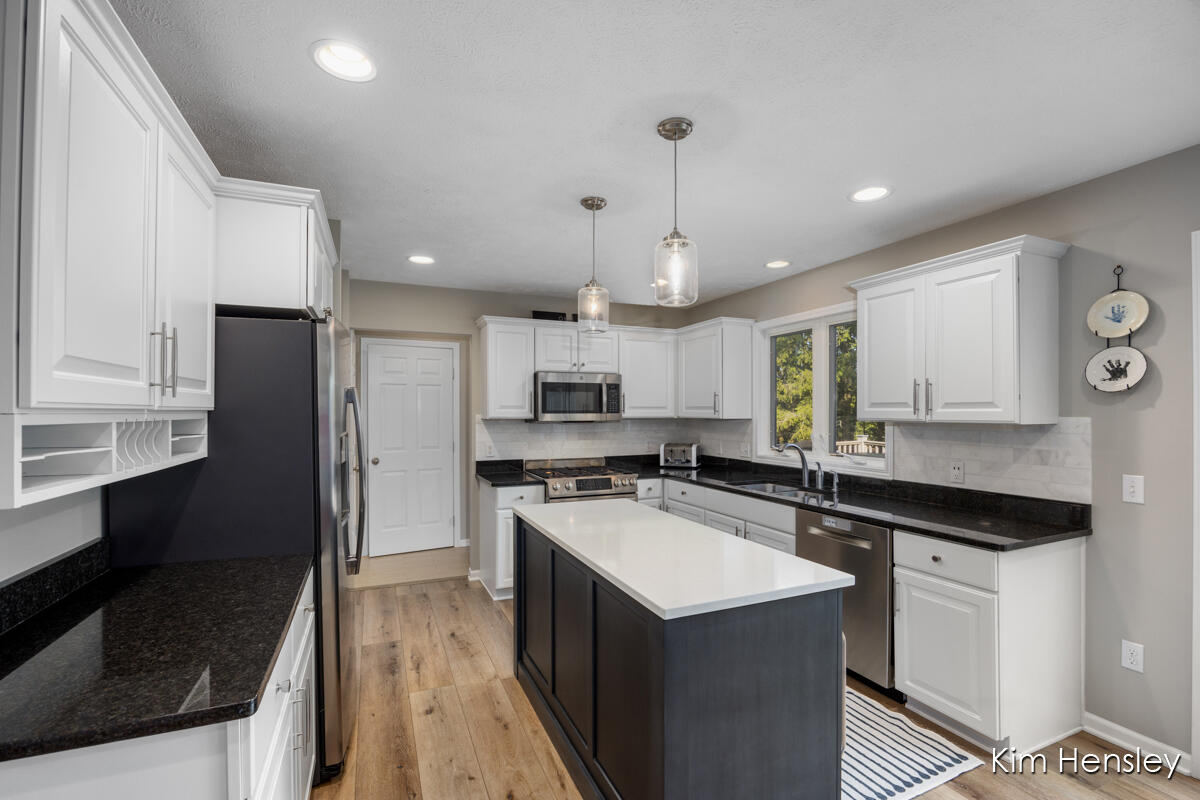 3881 Fraser Drive NE