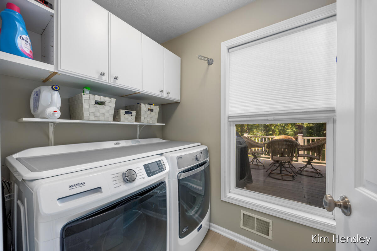 3881 Fraser Drive NE