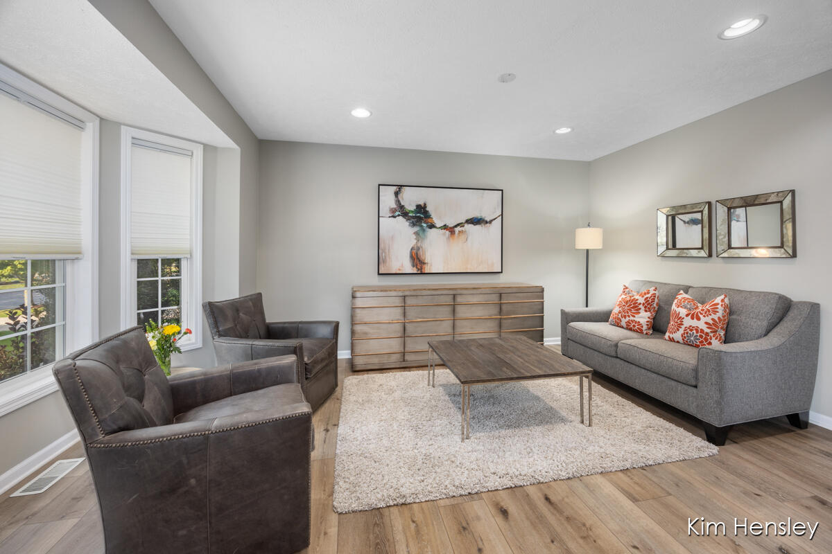 3881 Fraser Drive NE