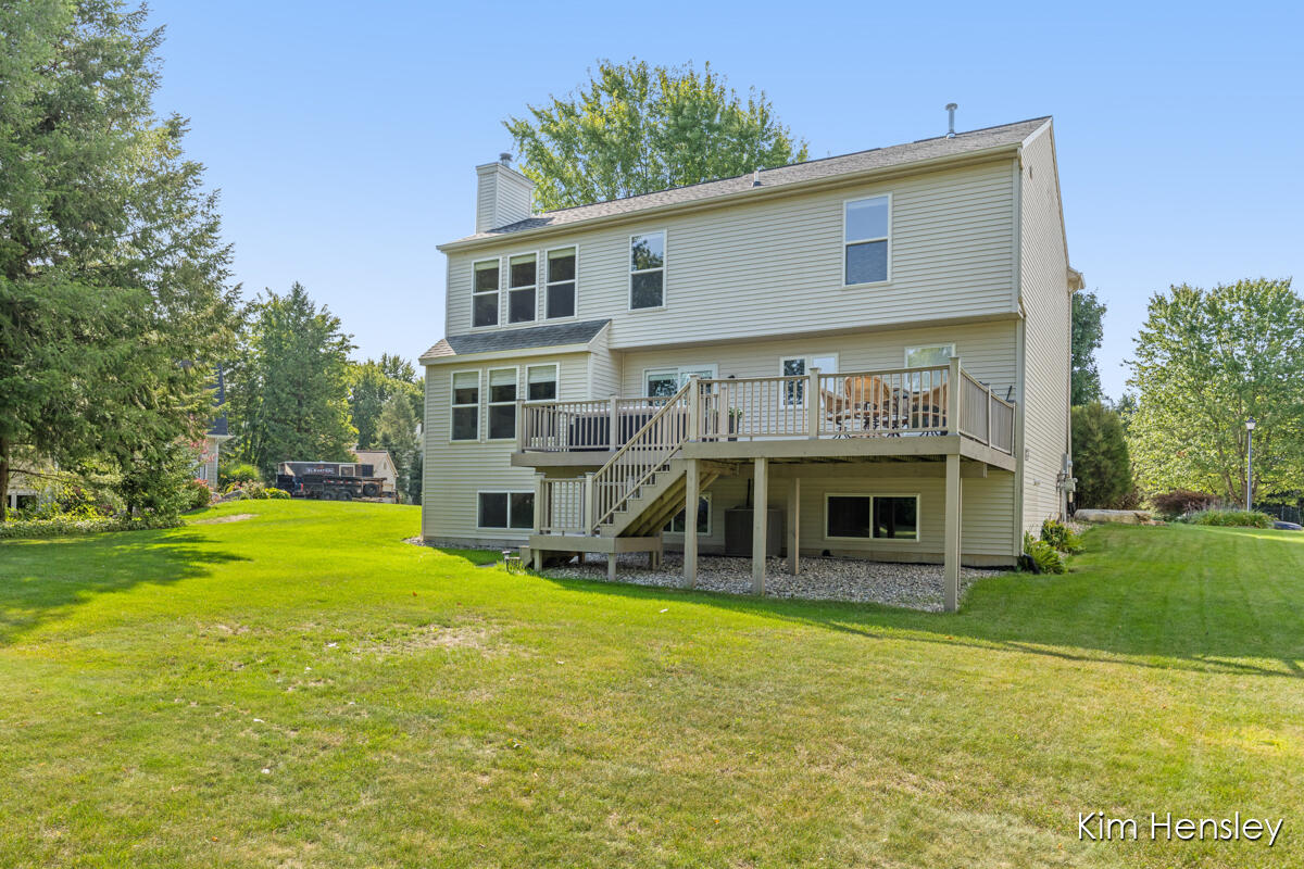 3881 Fraser Drive NE