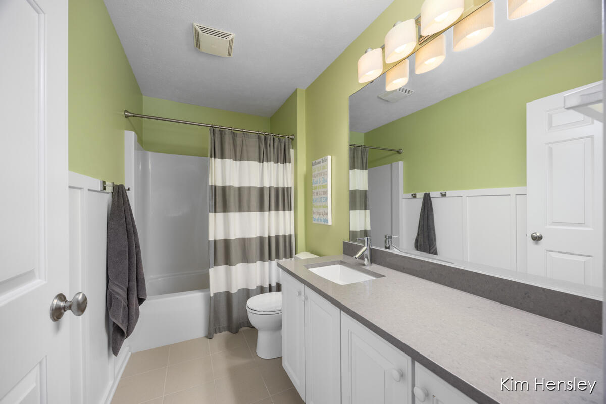 3881 Fraser Drive NE