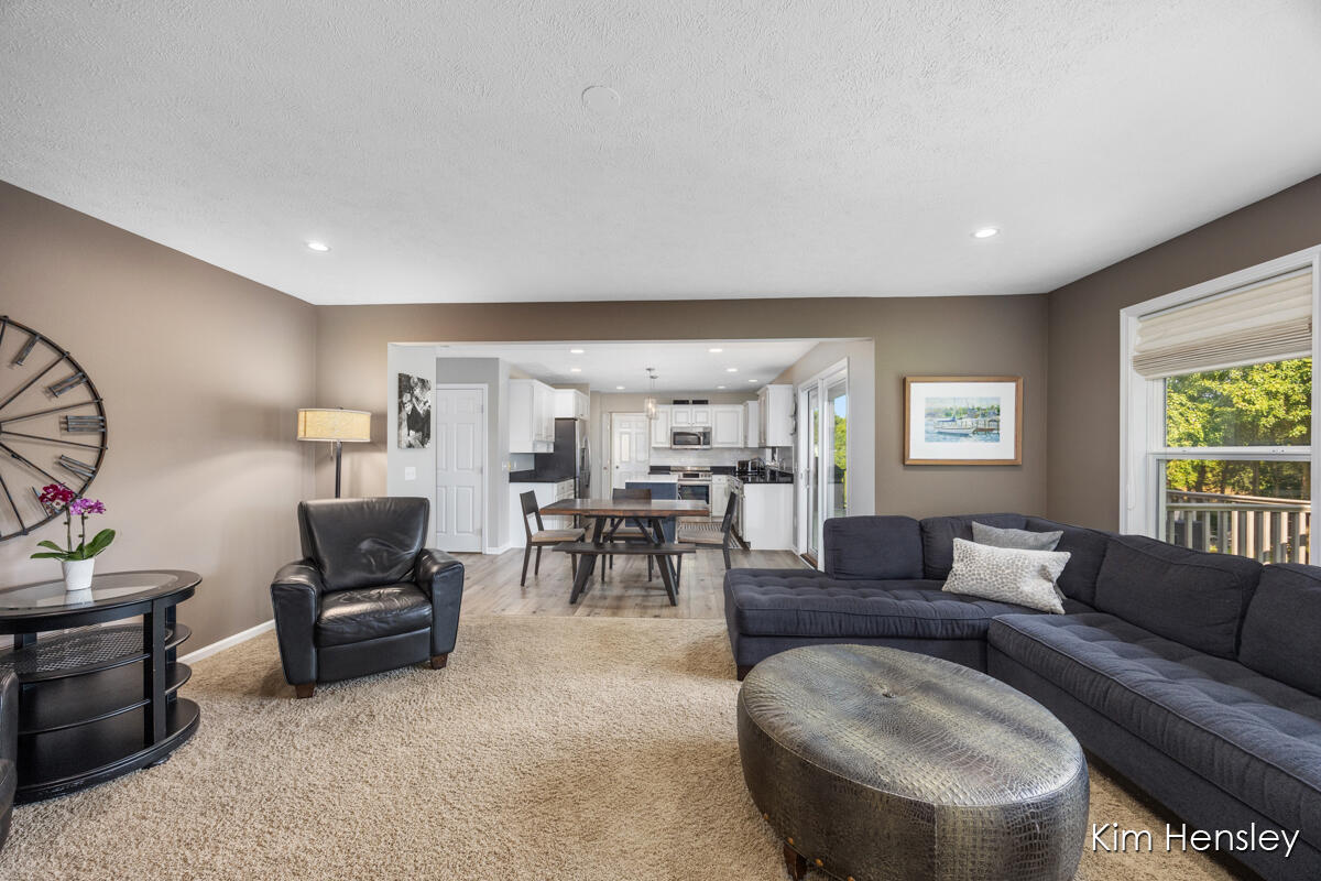 3881 Fraser Drive NE