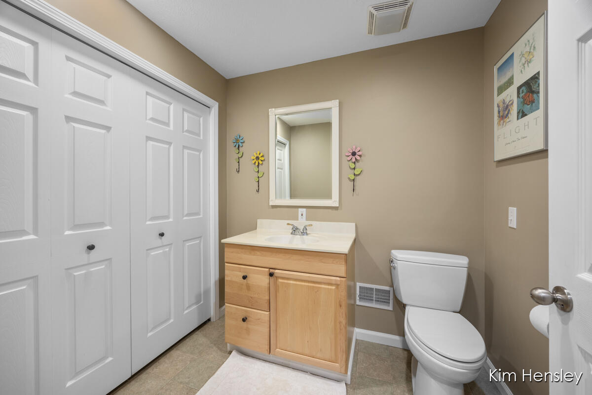 3881 Fraser Drive NE