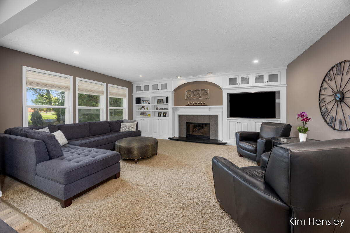 3881 Fraser Drive NE