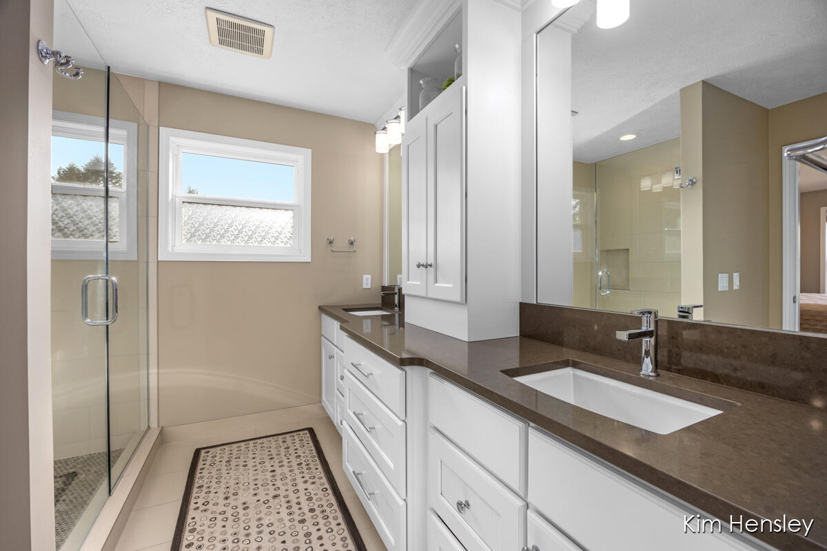 3881 Fraser Drive NE