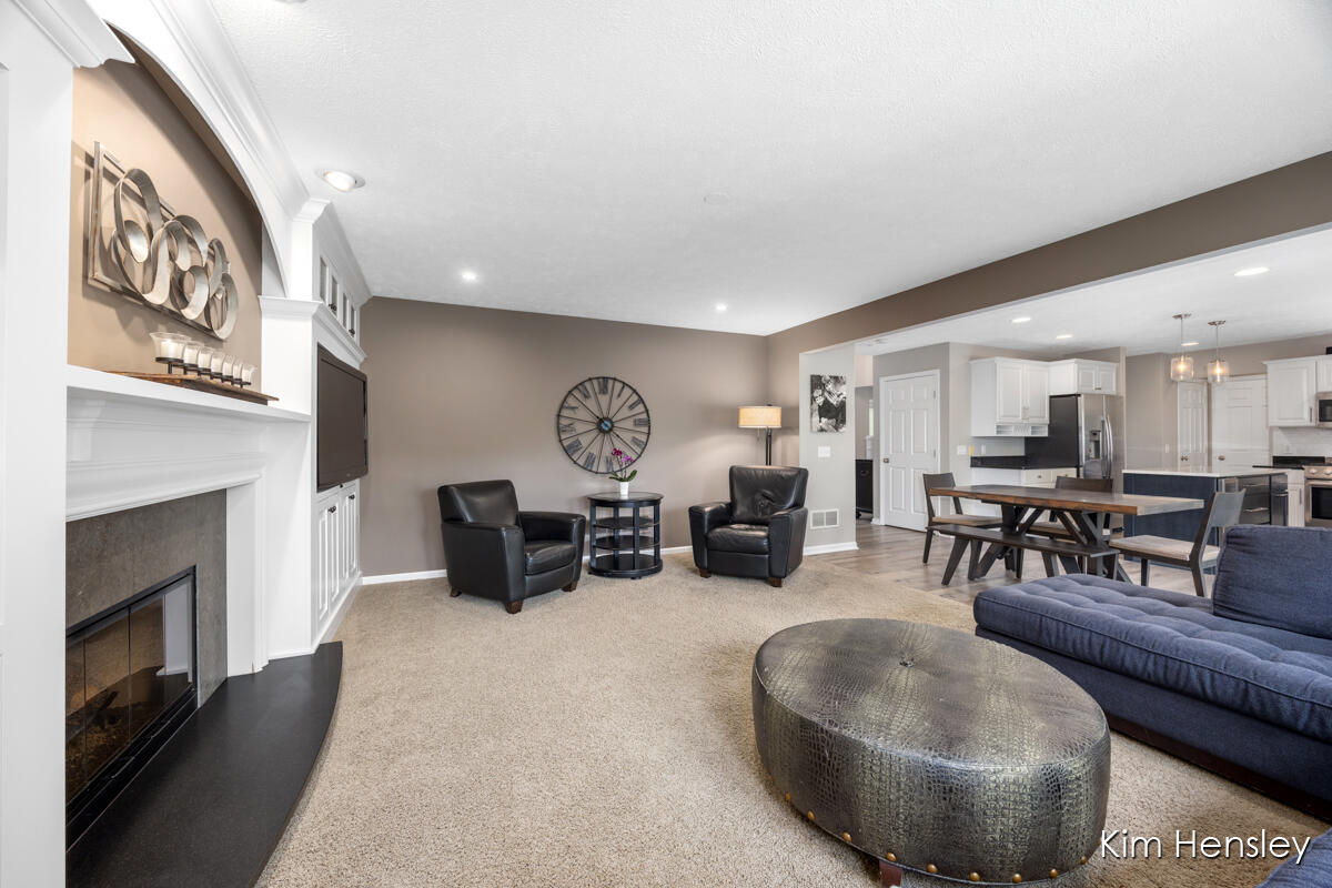 3881 Fraser Drive NE