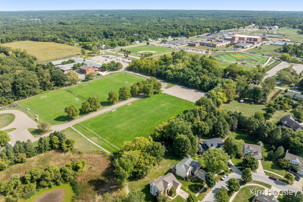 3881 Fraser Drive NE