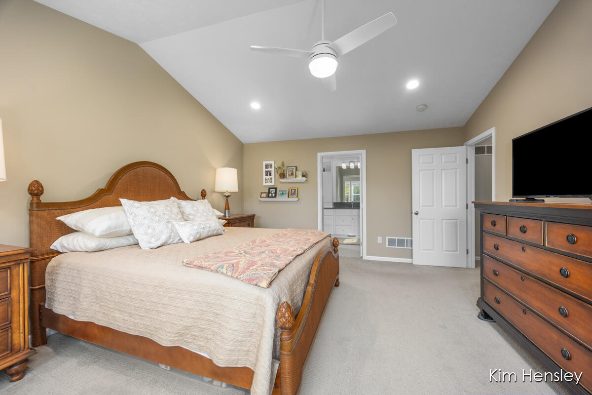 3881 Fraser Drive NE