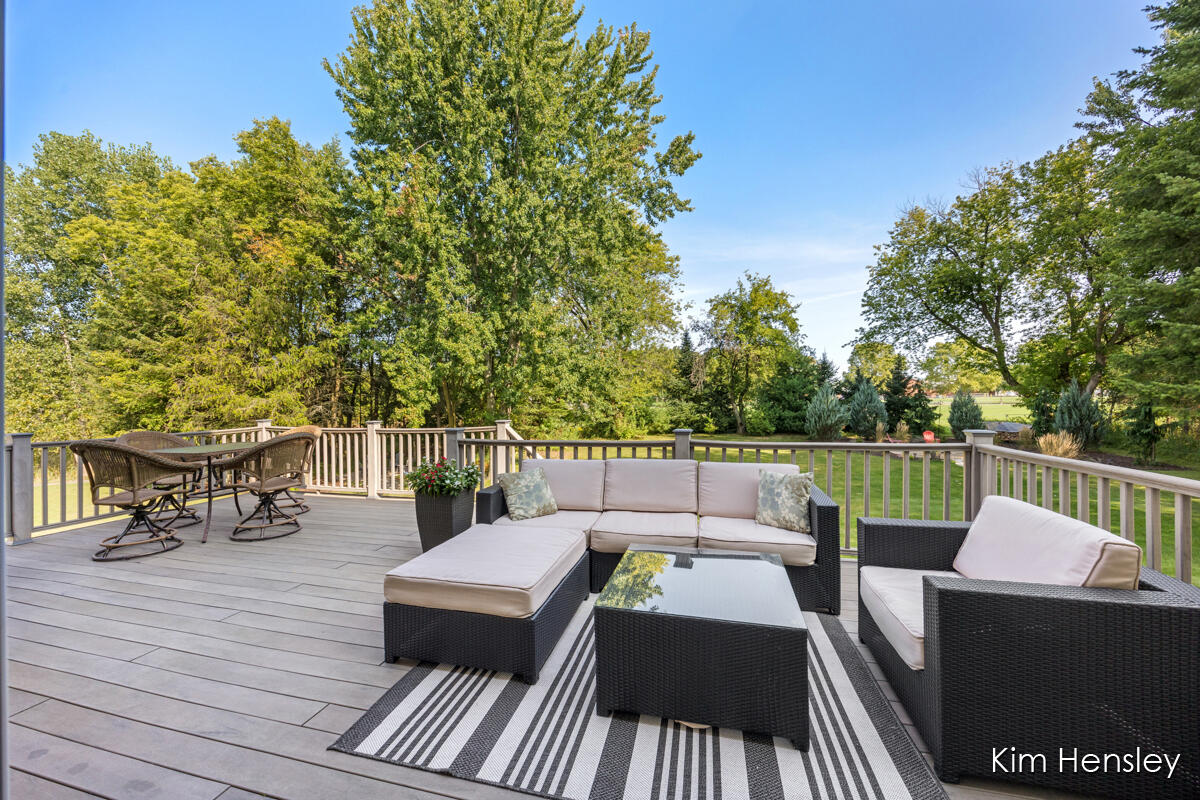 3881 Fraser Drive NE