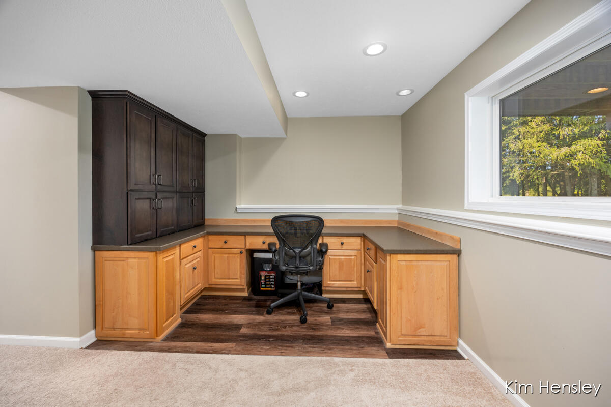 3881 Fraser Drive NE