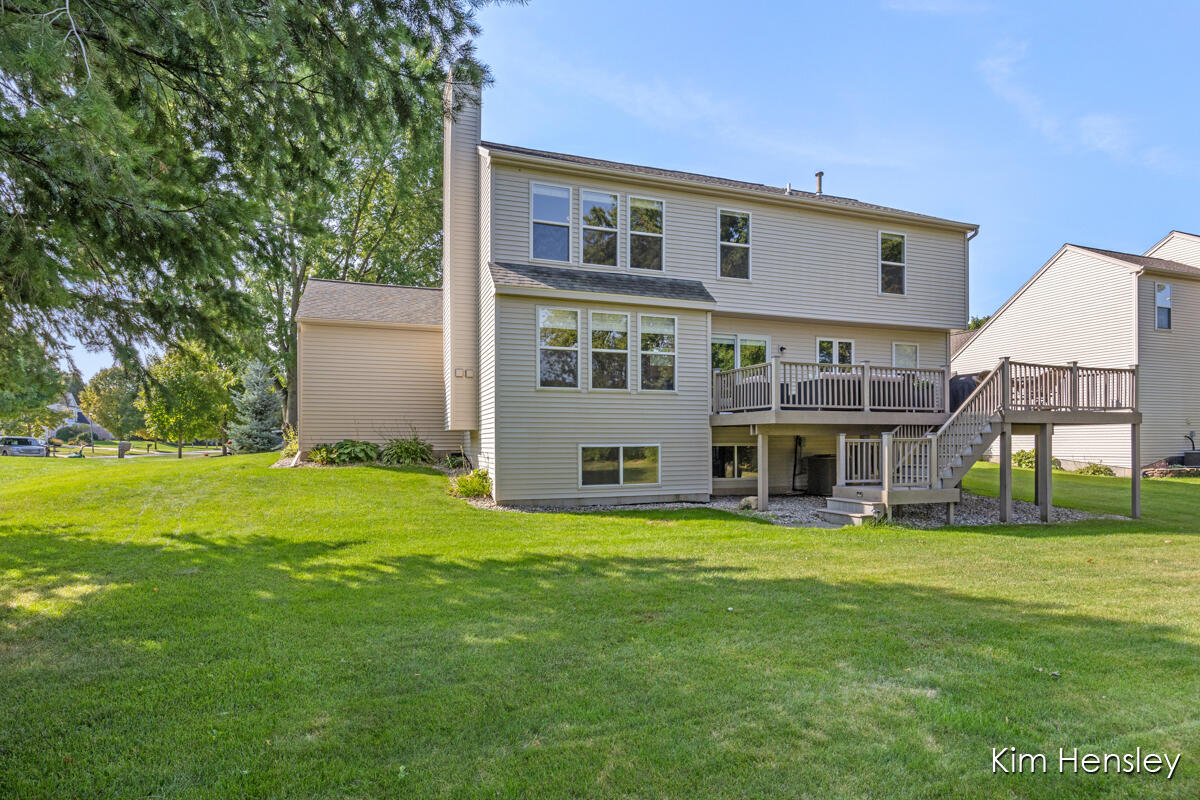 3881 Fraser Drive NE