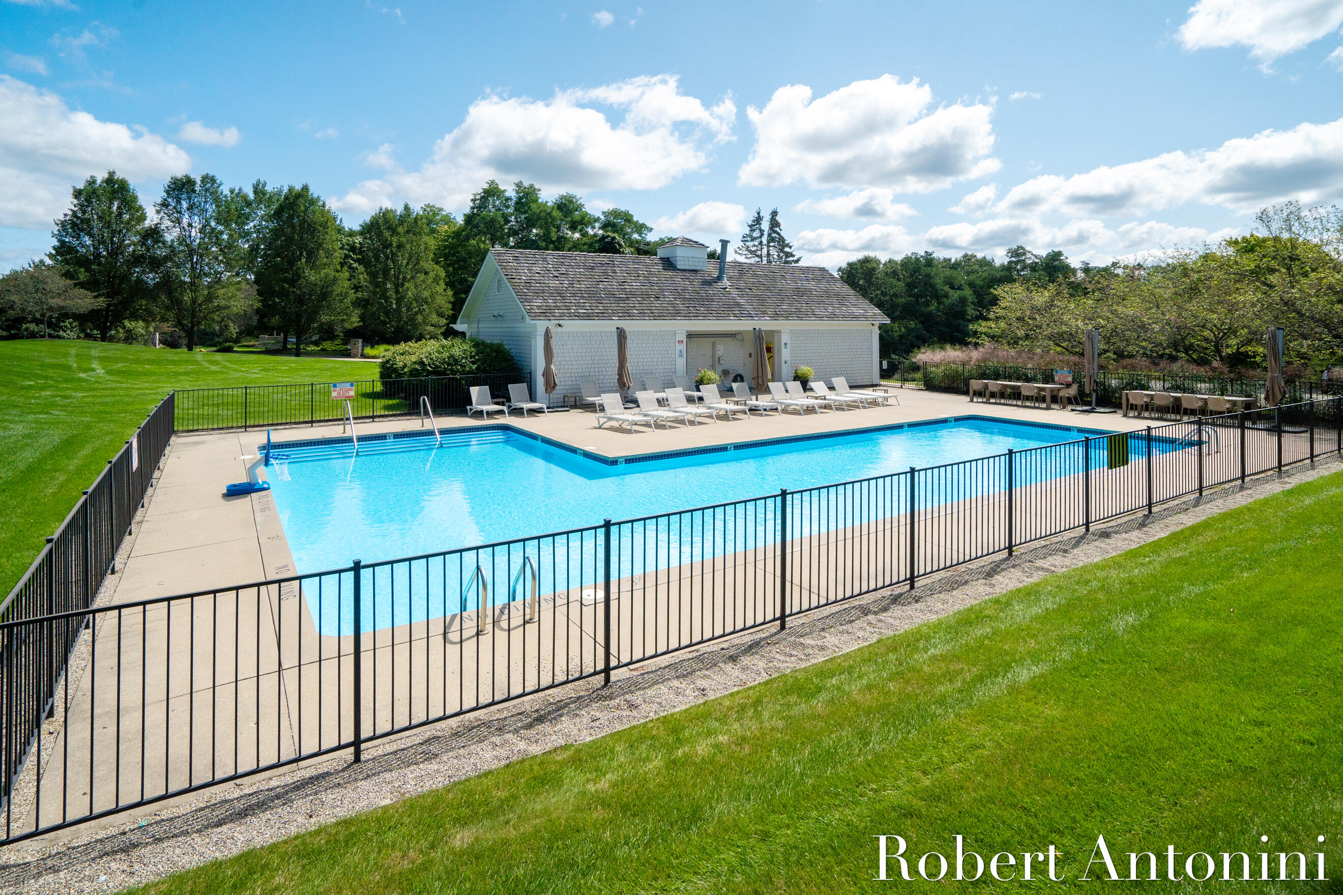 3860 Foxglove Court NE