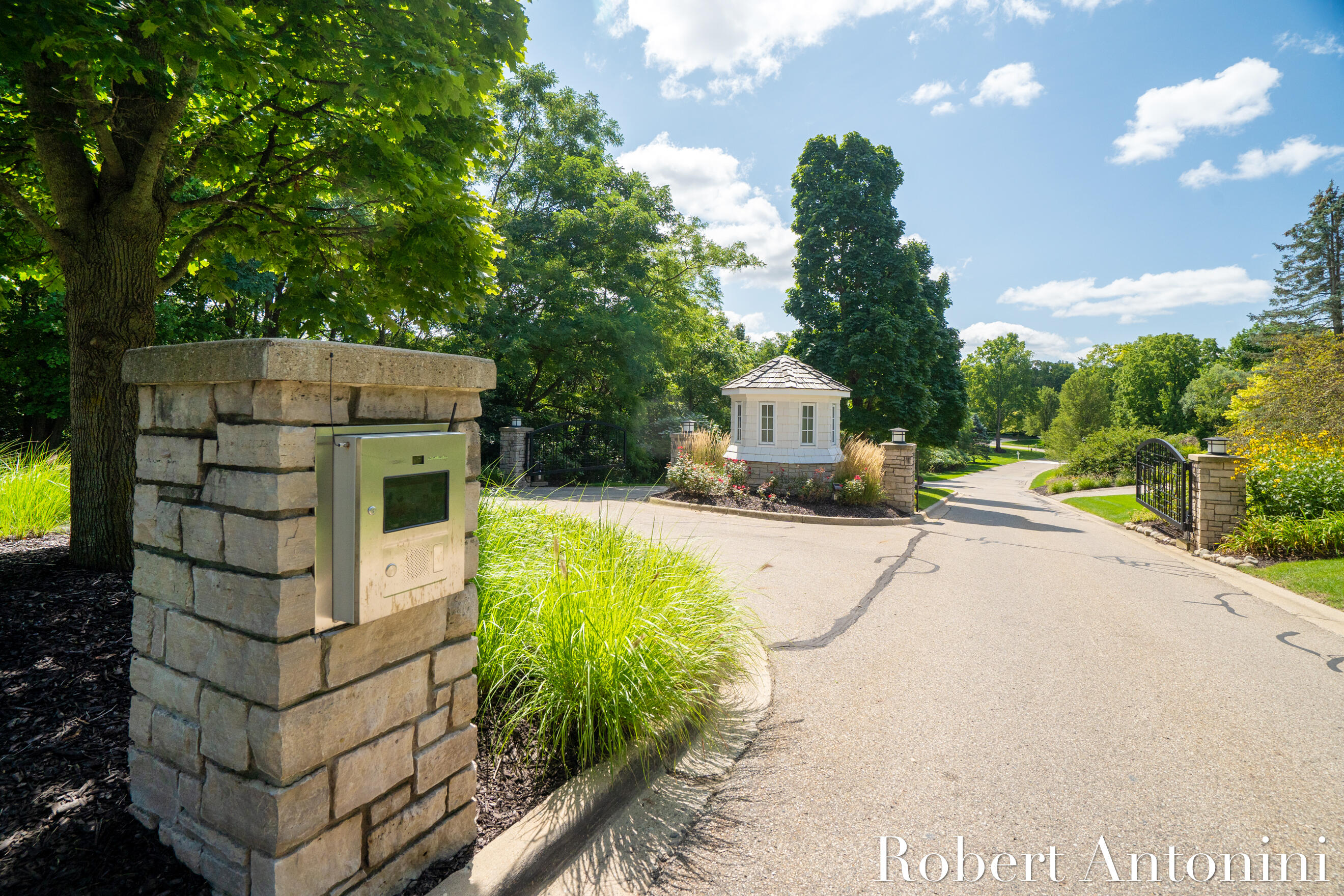 3860 Foxglove Court NE