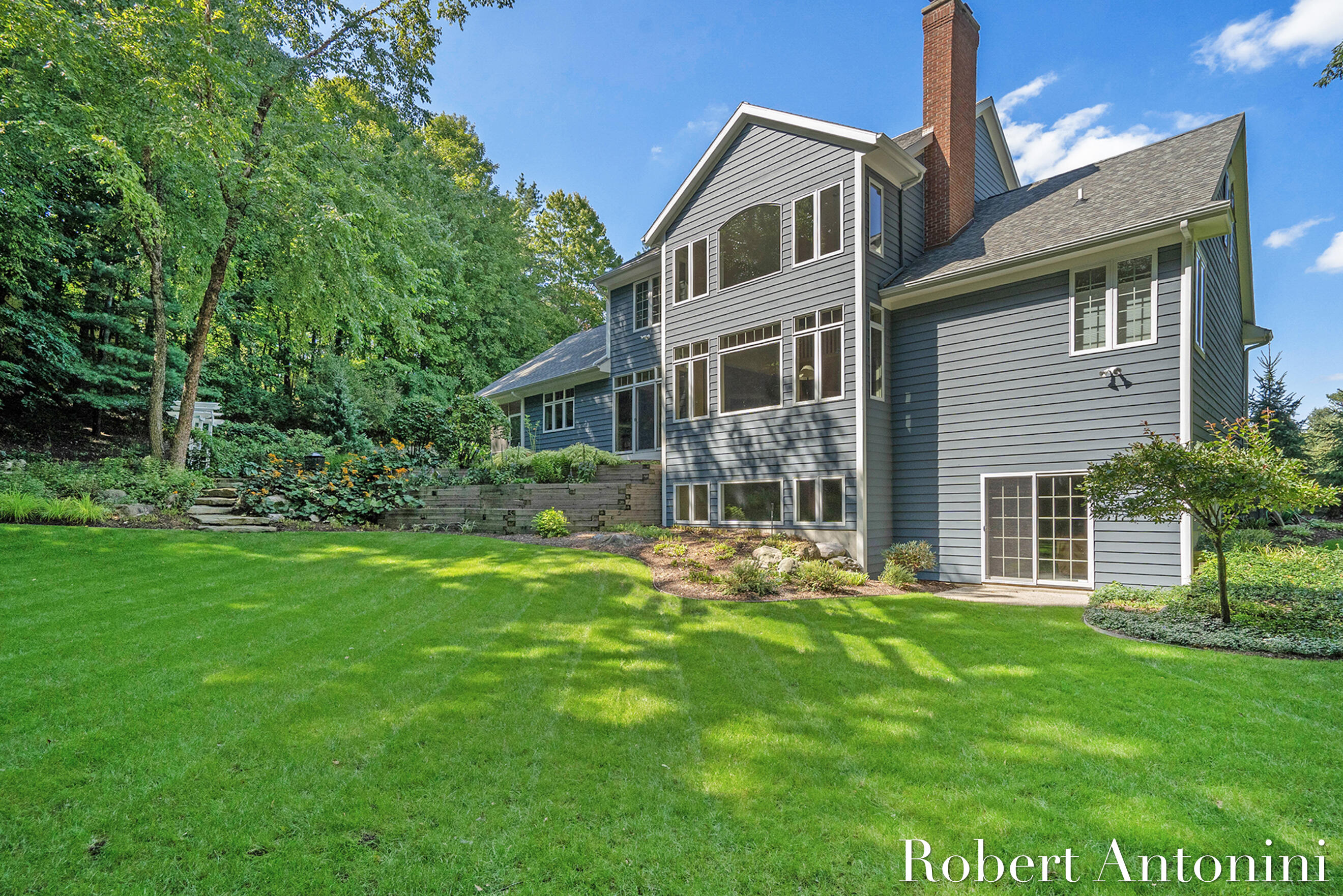 3860 Foxglove Court NE