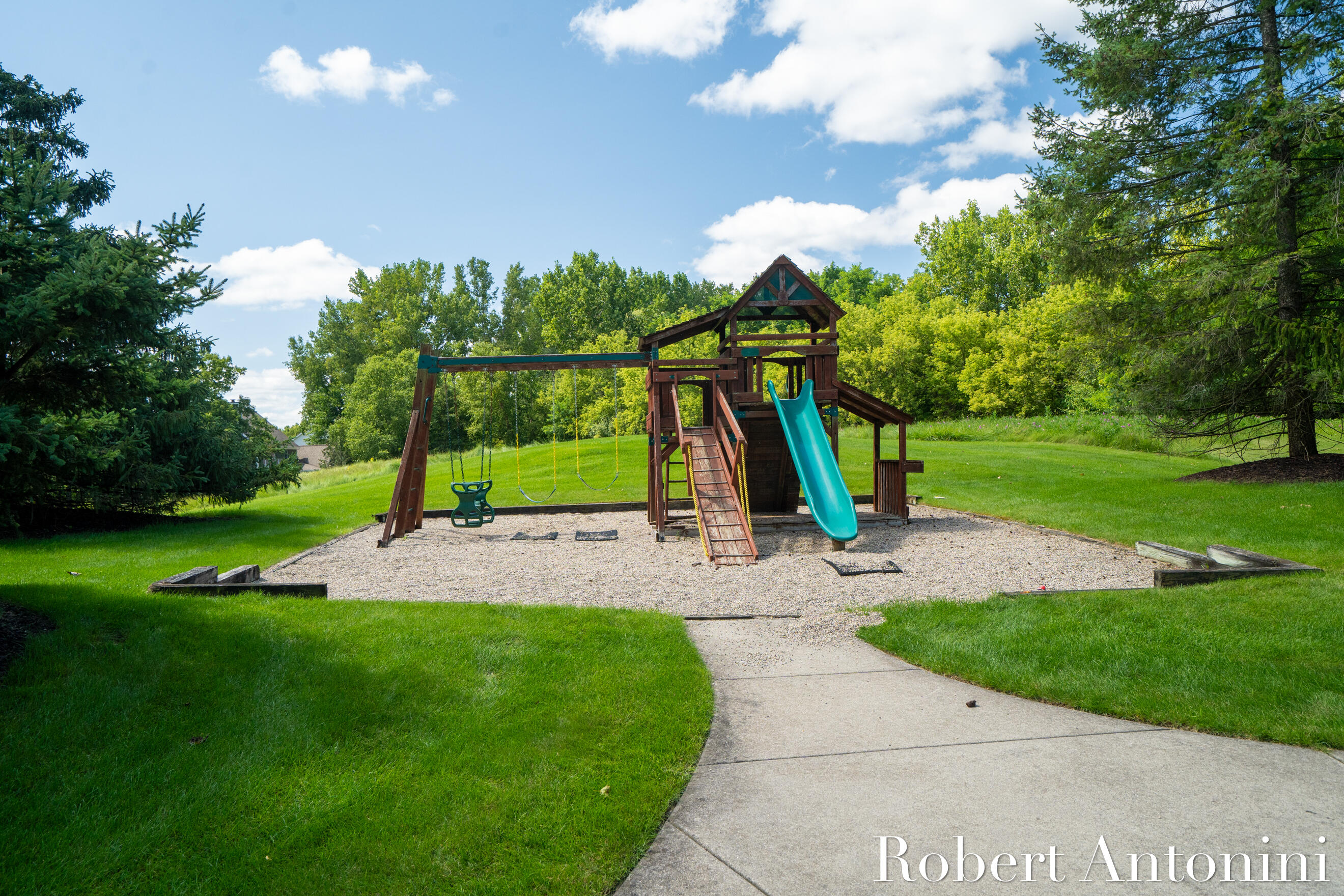 3860 Foxglove Court NE