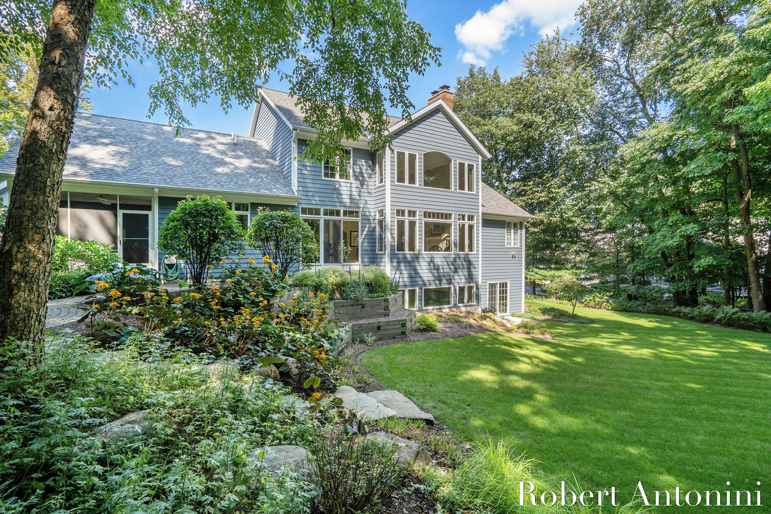 3860 Foxglove Court NE