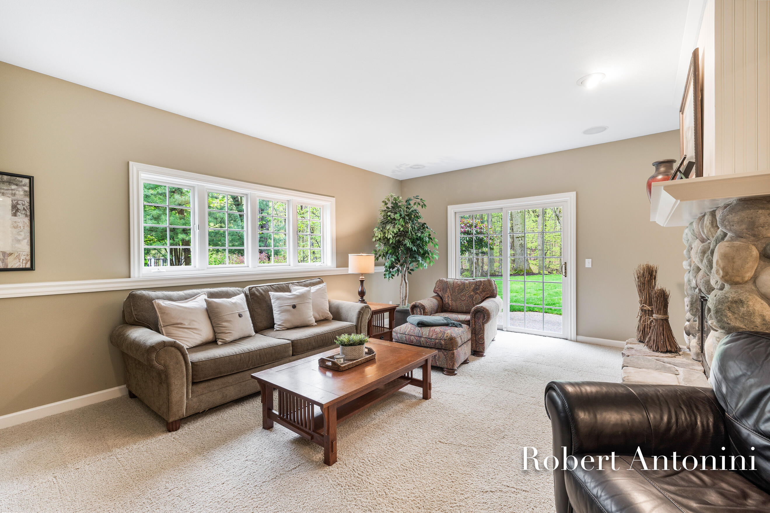 3860 Foxglove Court NE