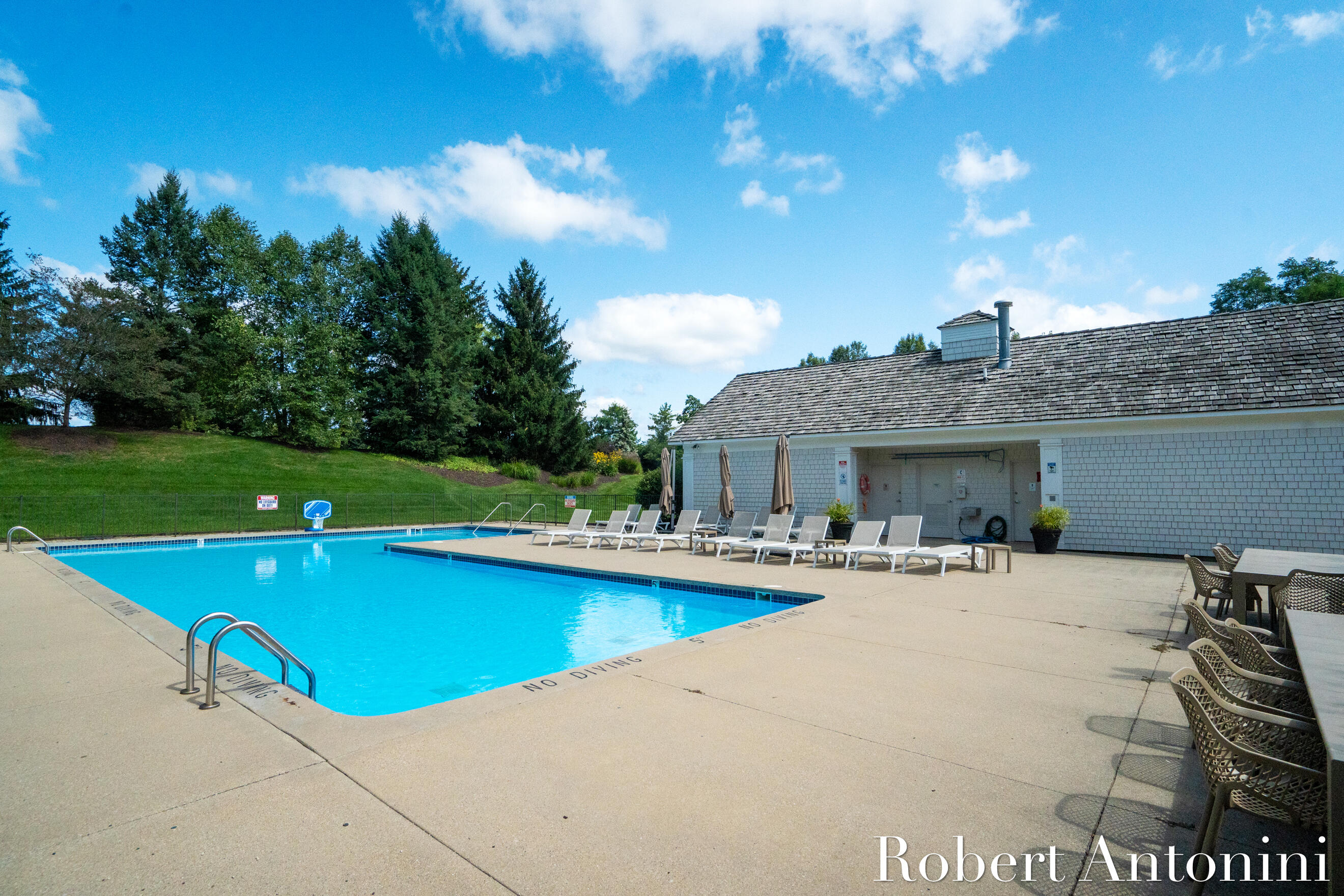 3860 Foxglove Court NE