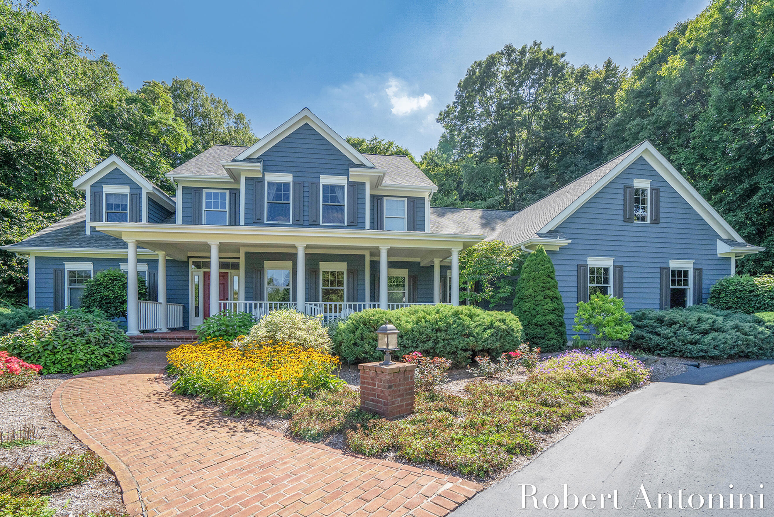 3860 Foxglove Court NE