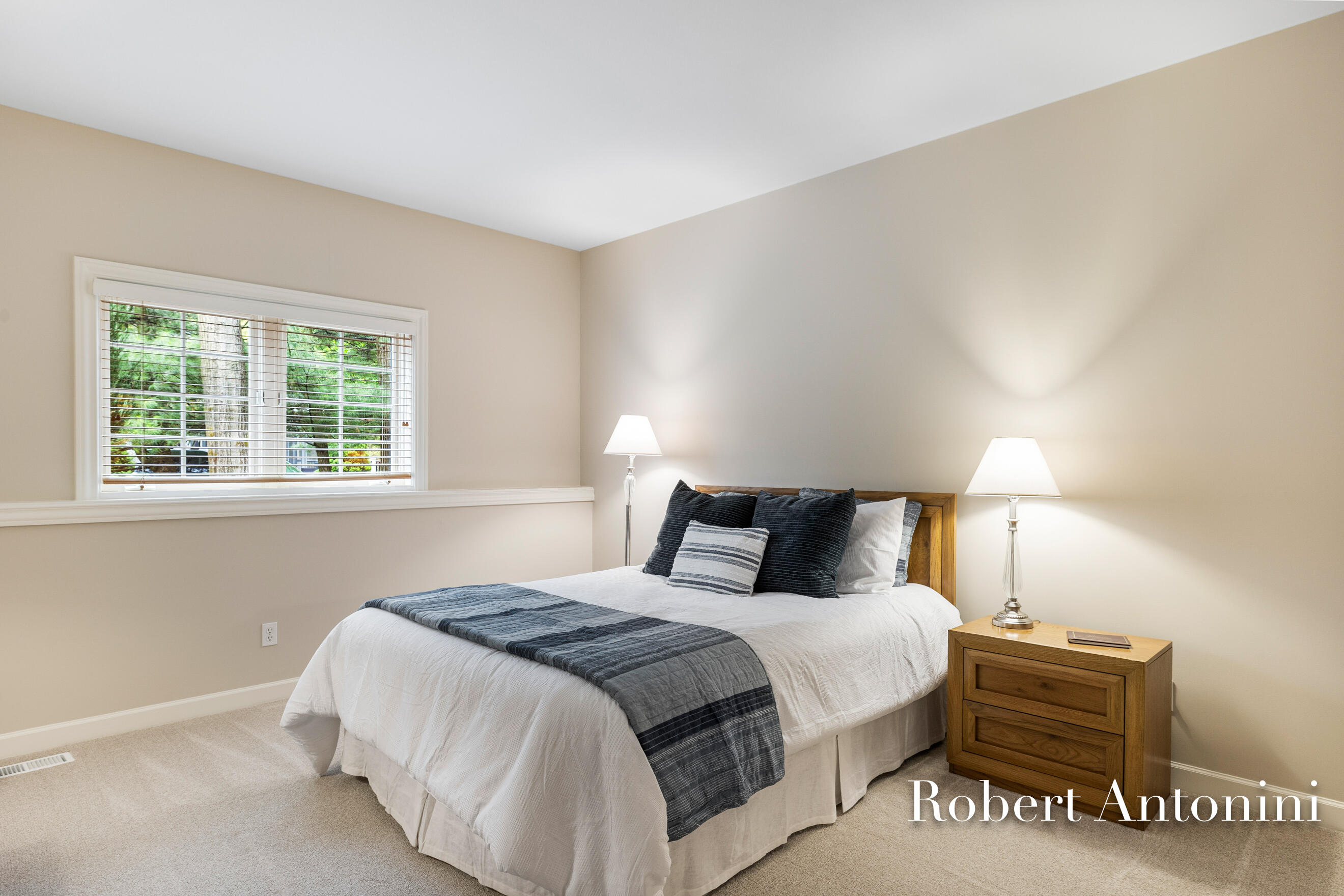 3860 Foxglove Court NE