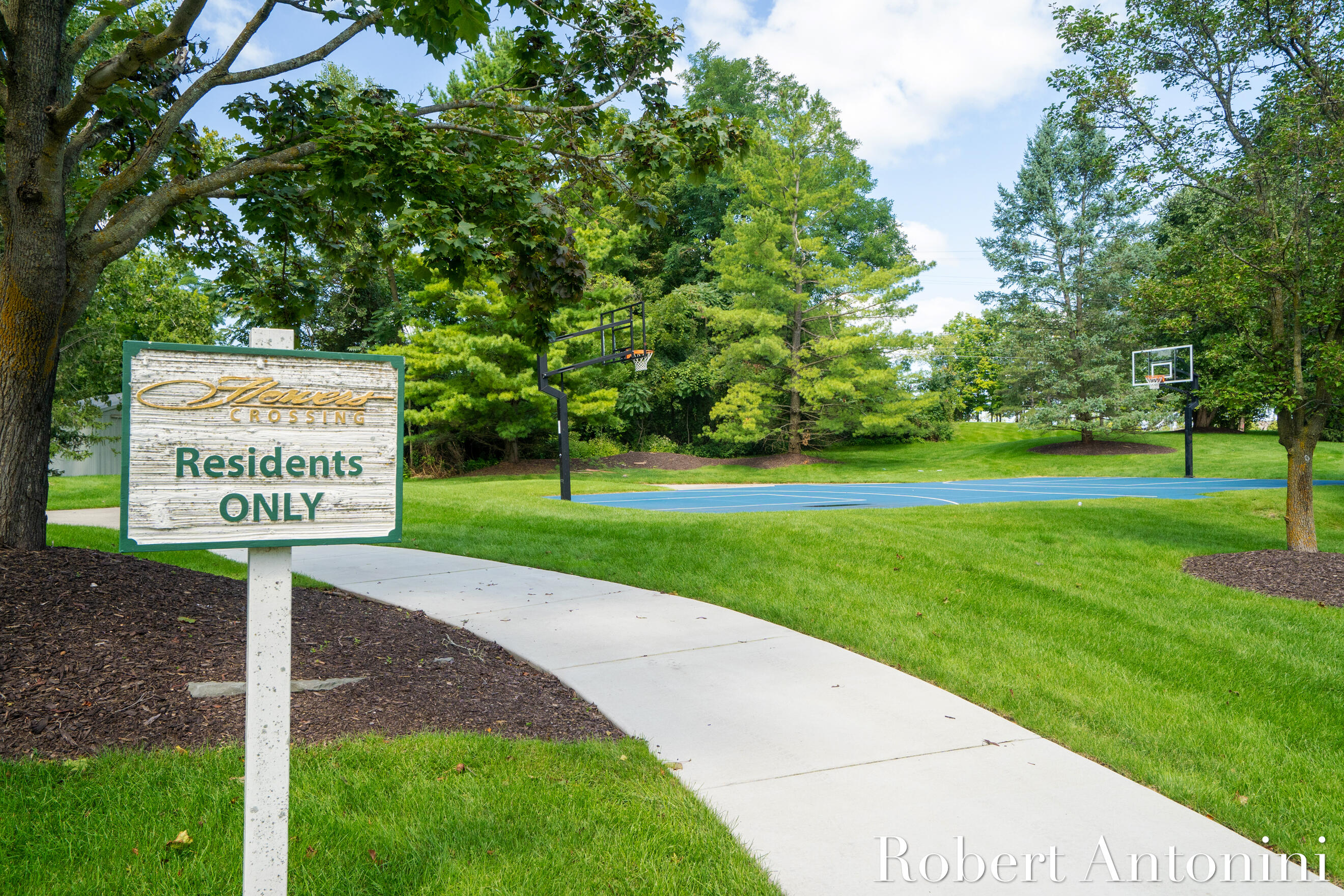 3860 Foxglove Court NE