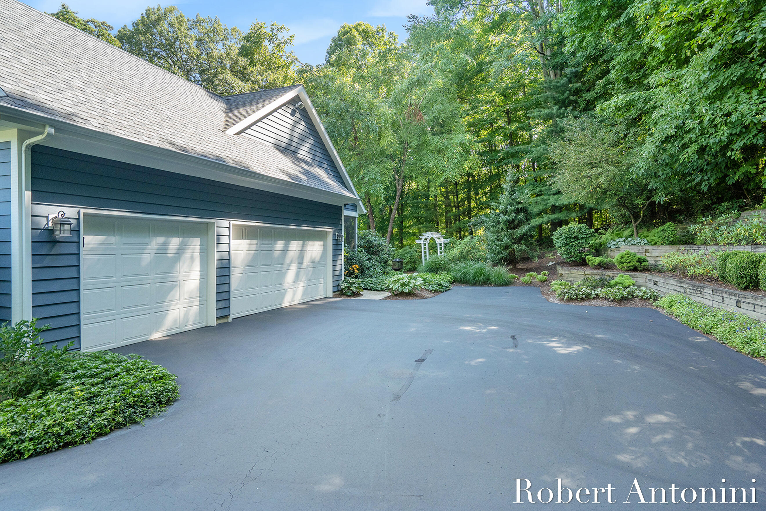 3860 Foxglove Court NE