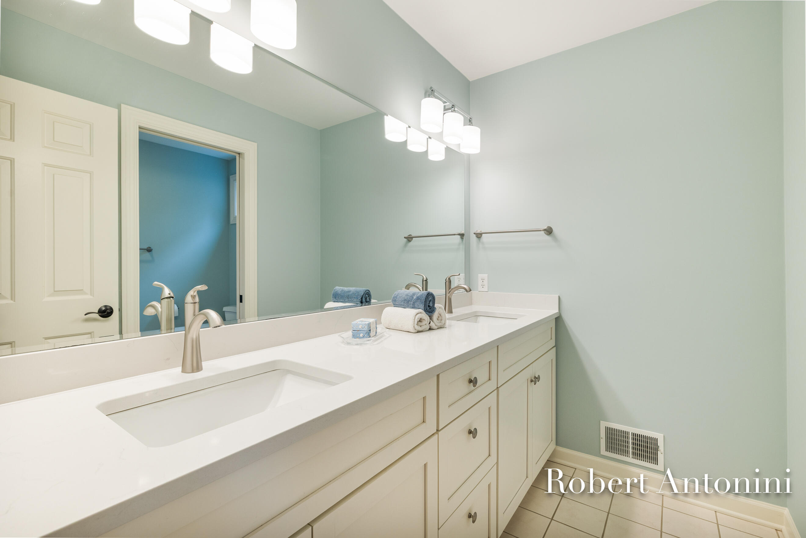 3860 Foxglove Court NE