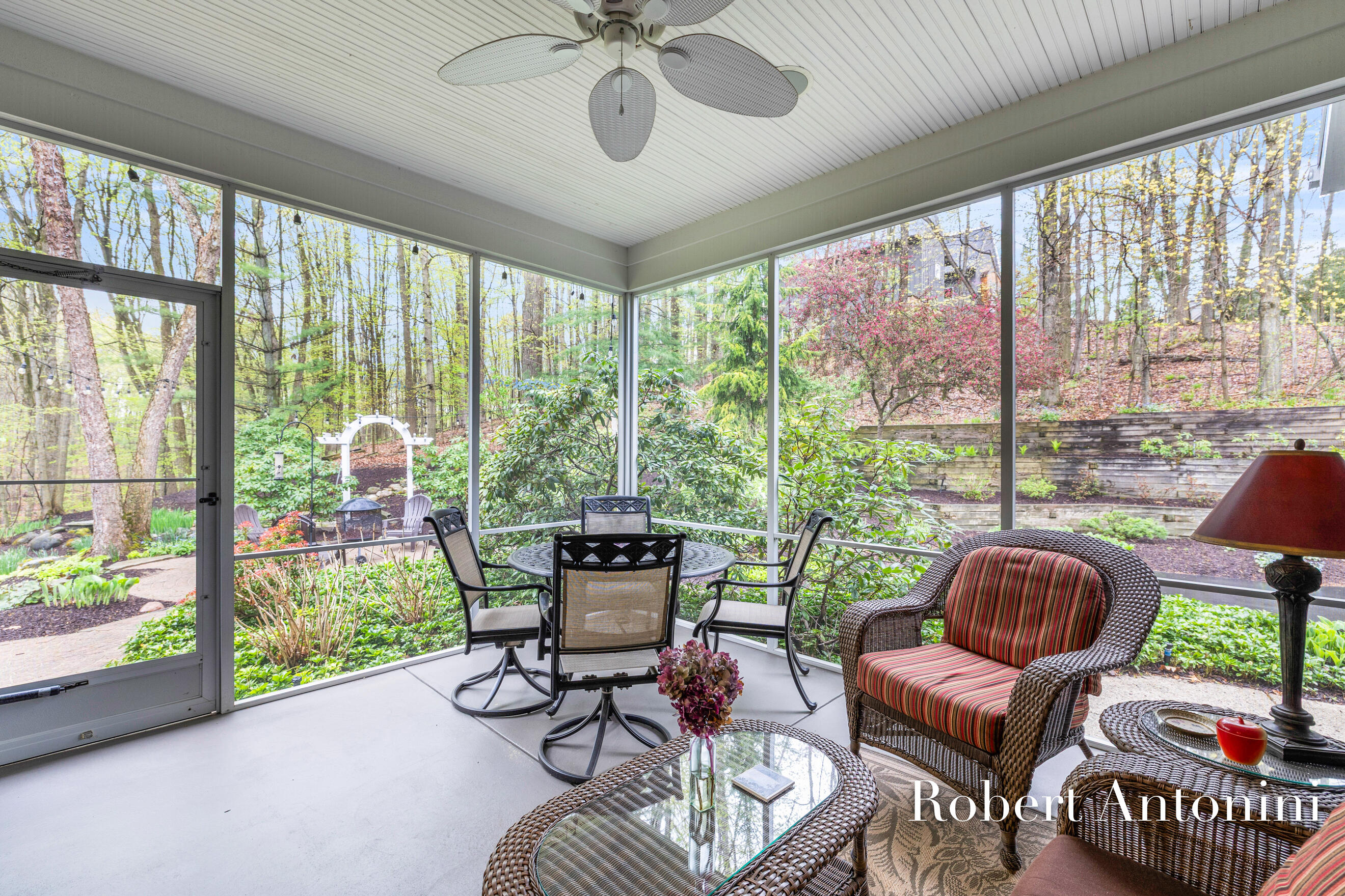 3860 Foxglove Court NE