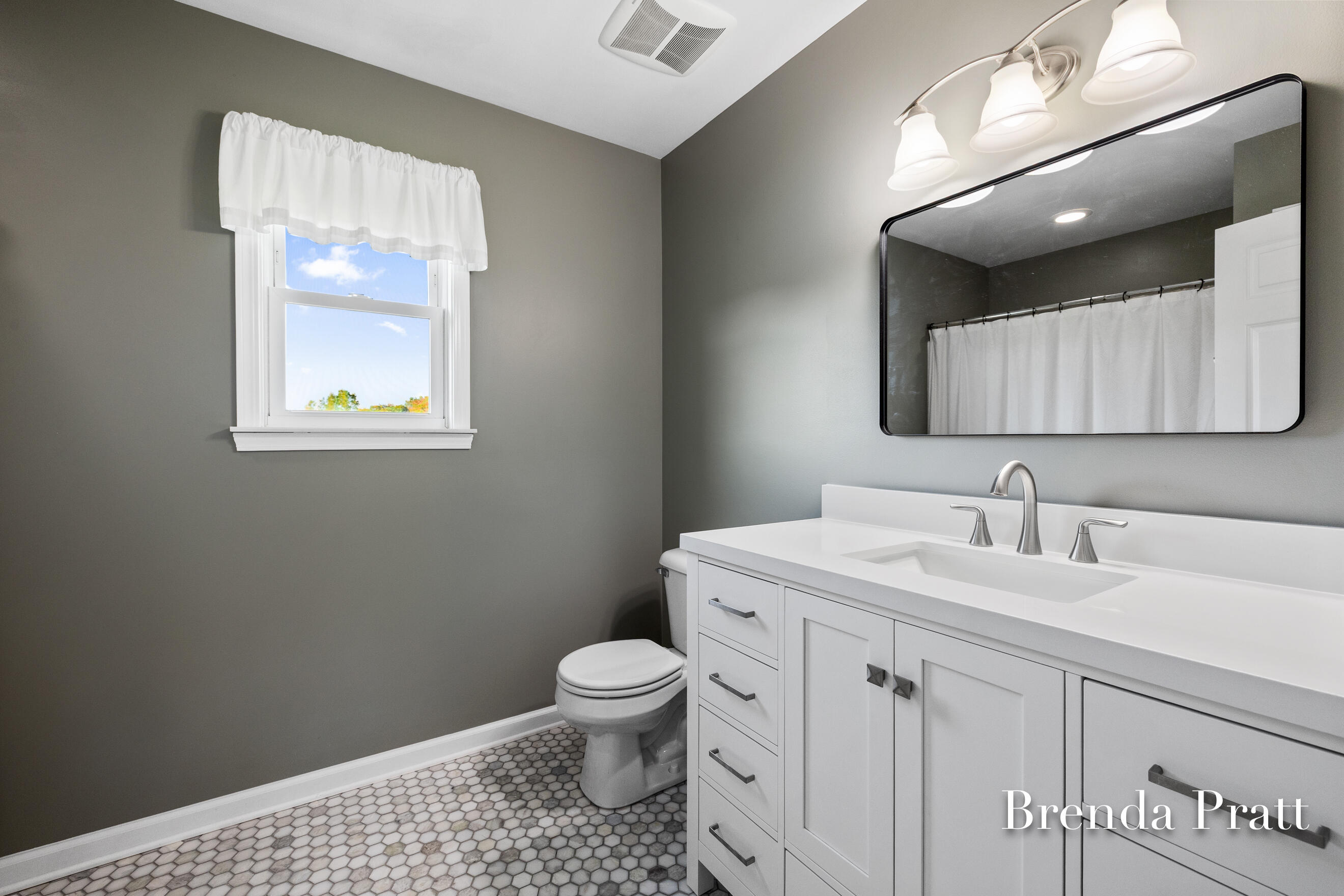 7277 Tillicum Trail NE