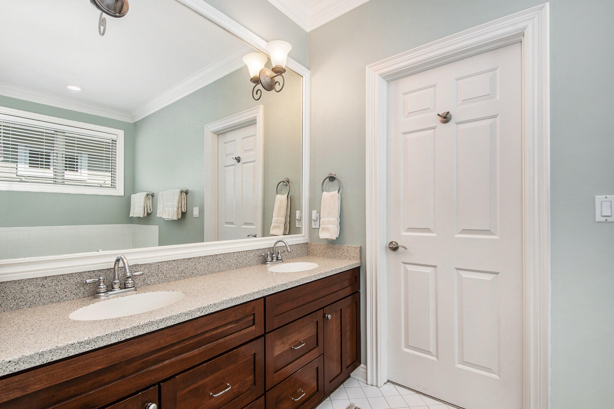 2968 Overlook Summit Drive