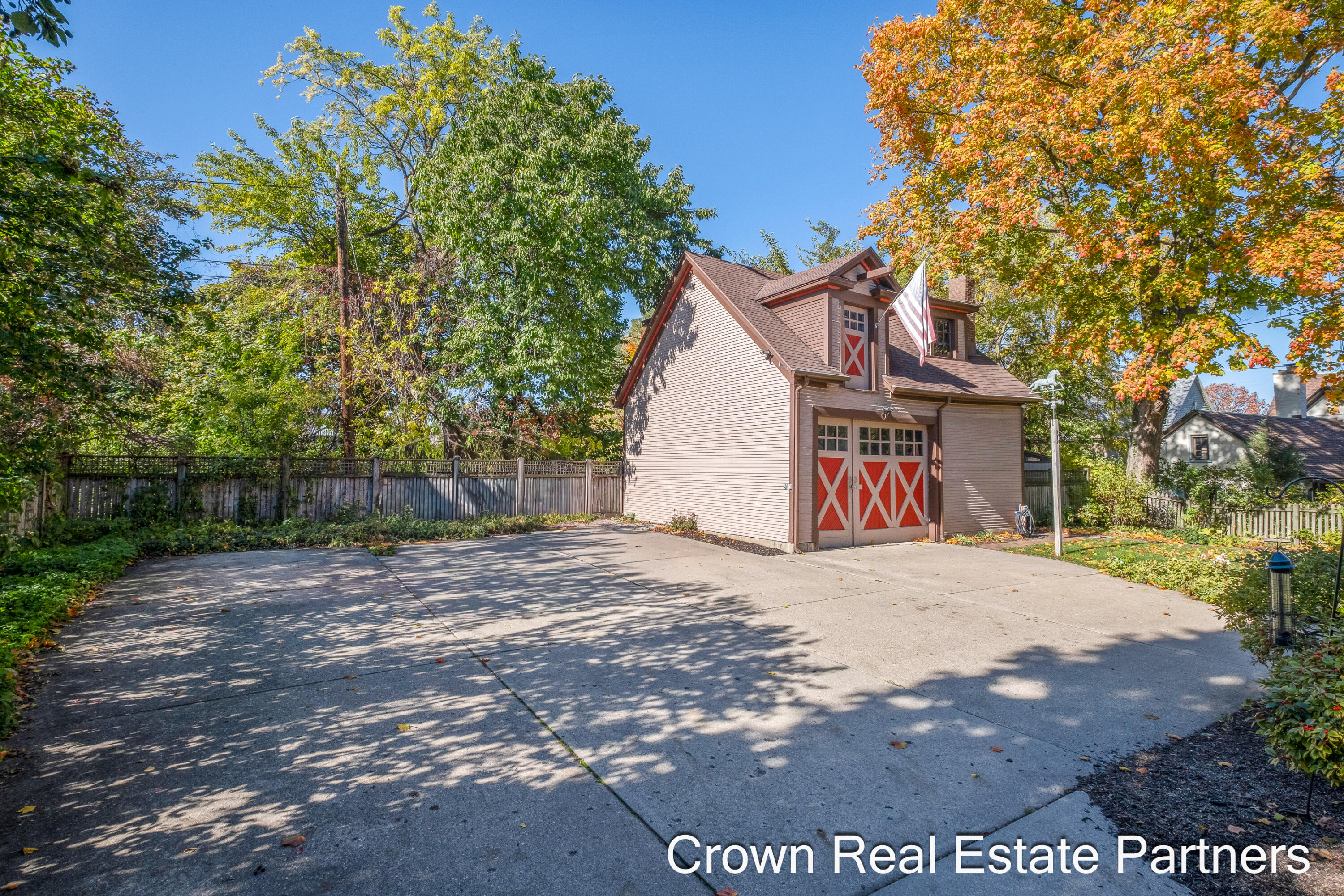 217 Madison Avenue SE