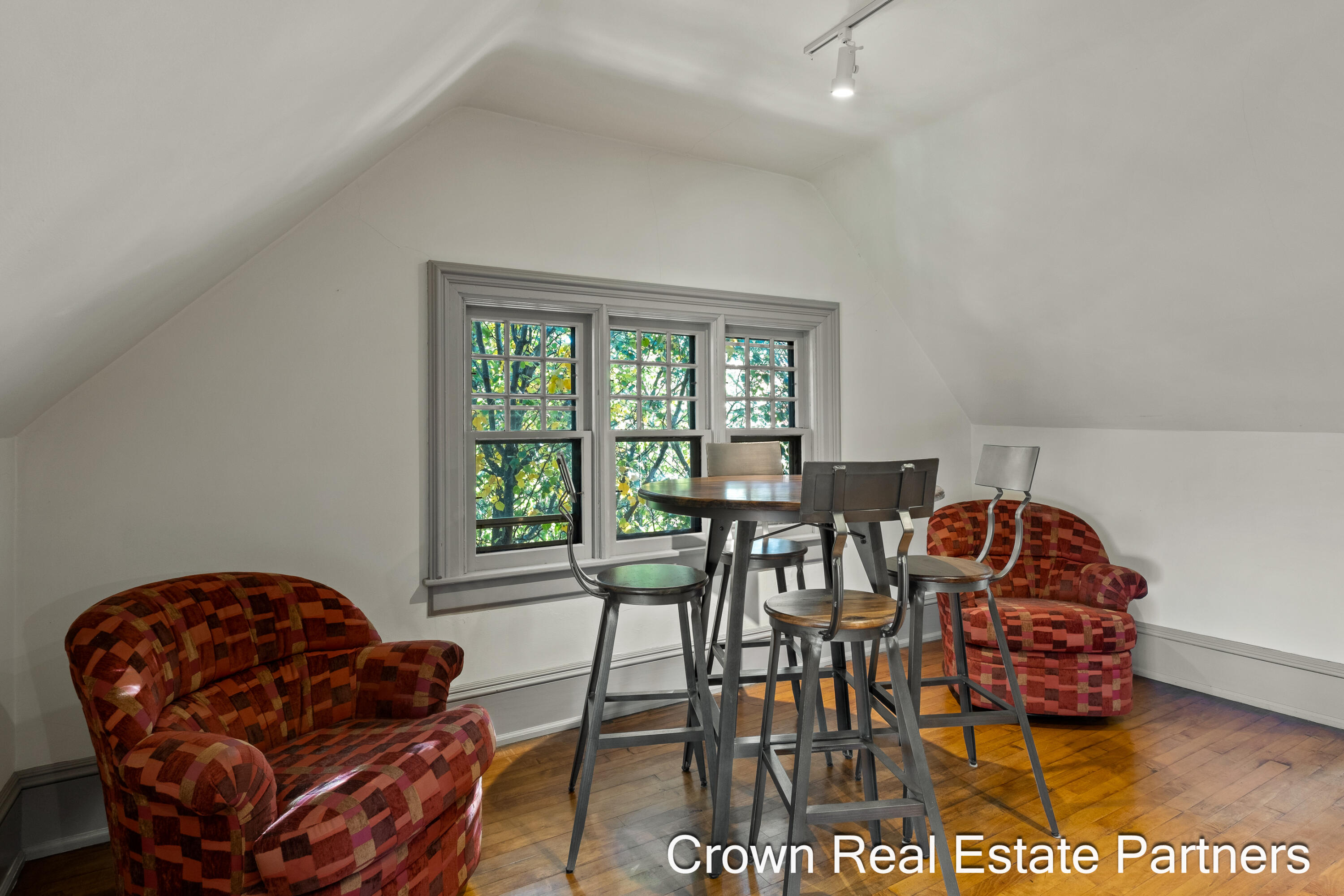 217 Madison Avenue SE