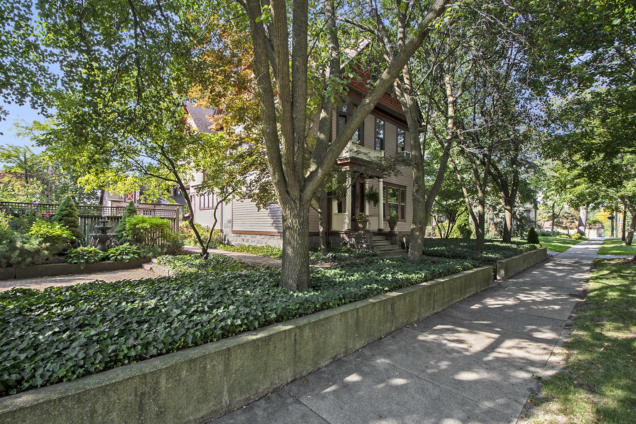 217 Madison Avenue SE