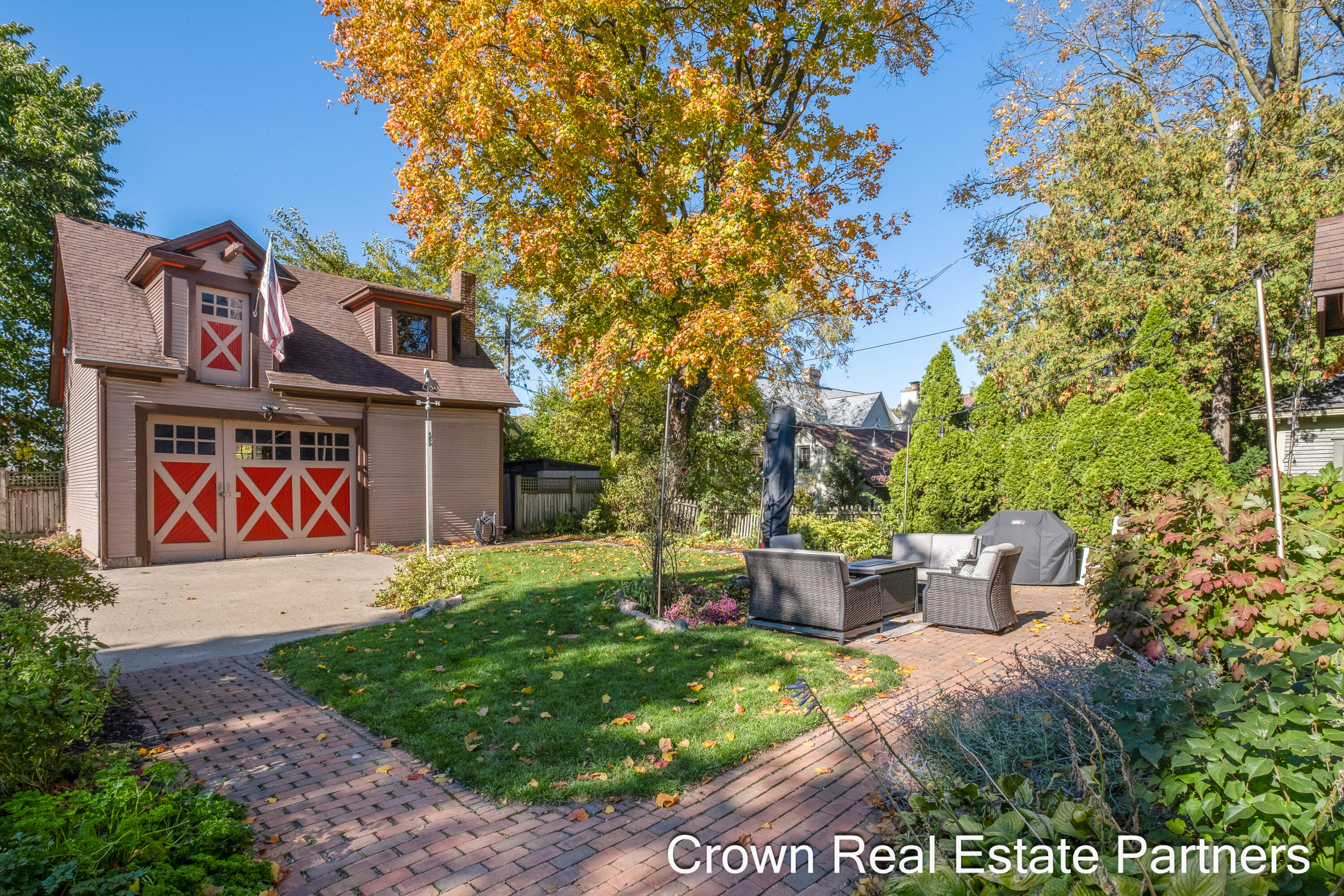 217 Madison Avenue SE