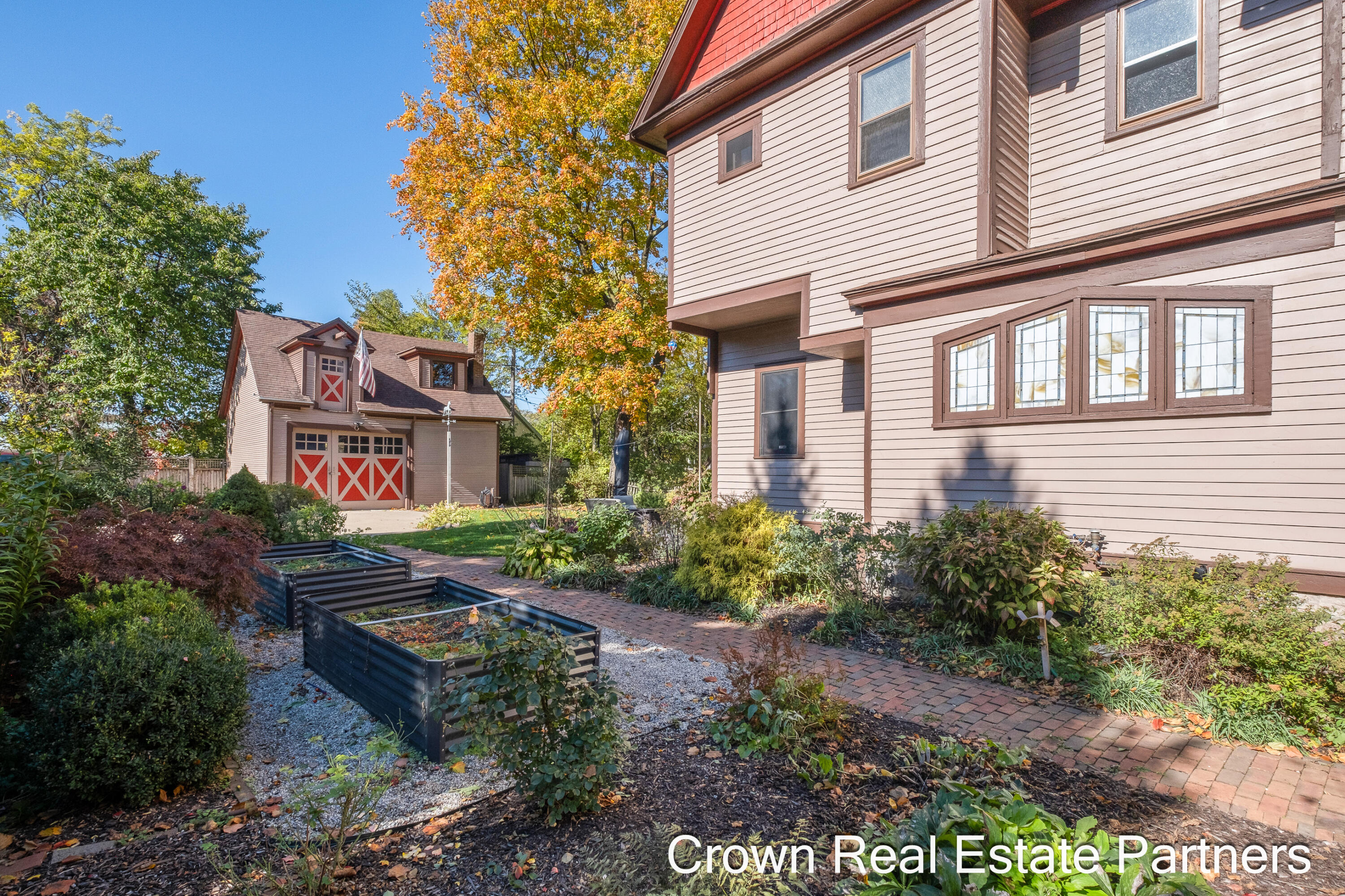 217 Madison Avenue SE