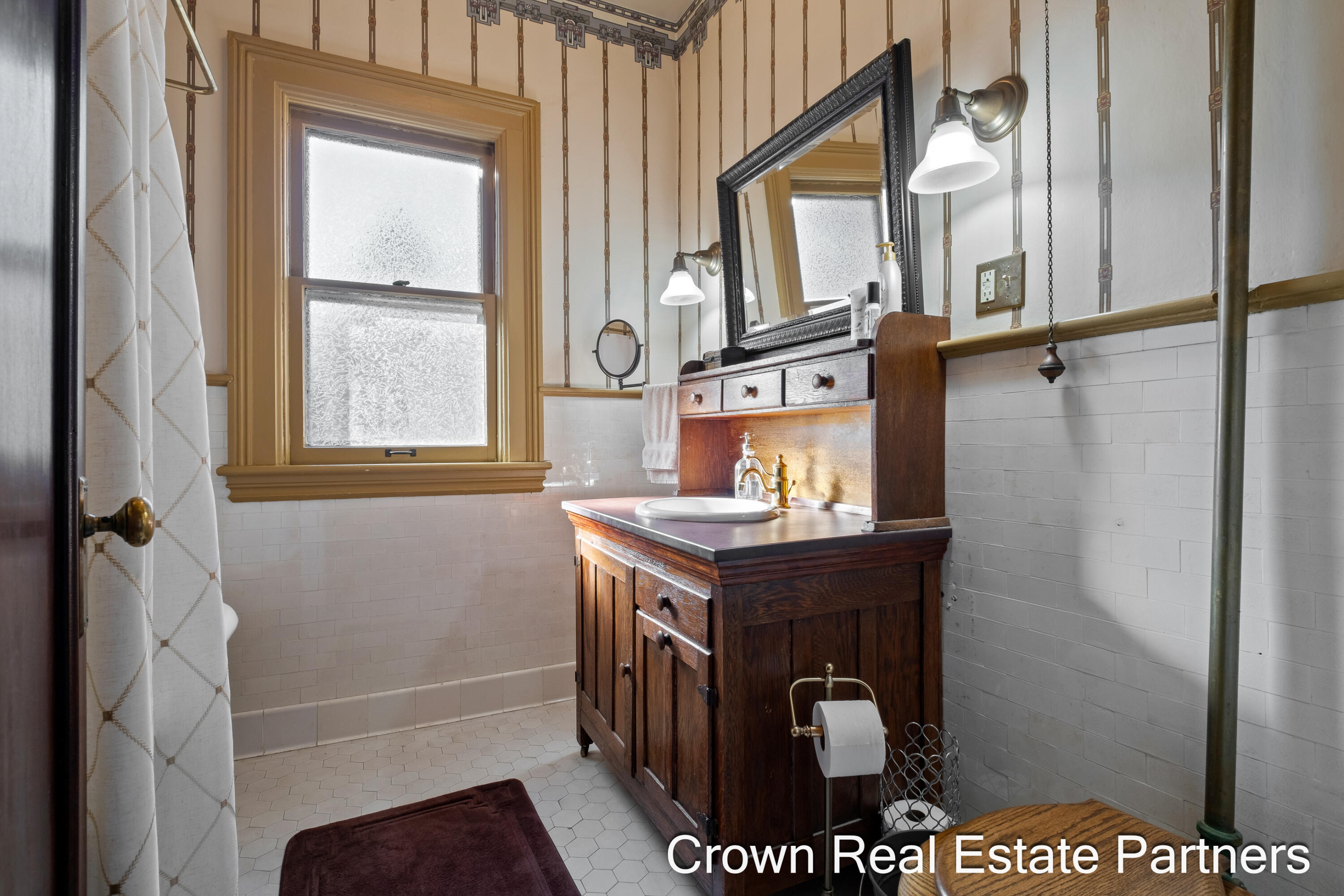 217 Madison Avenue SE