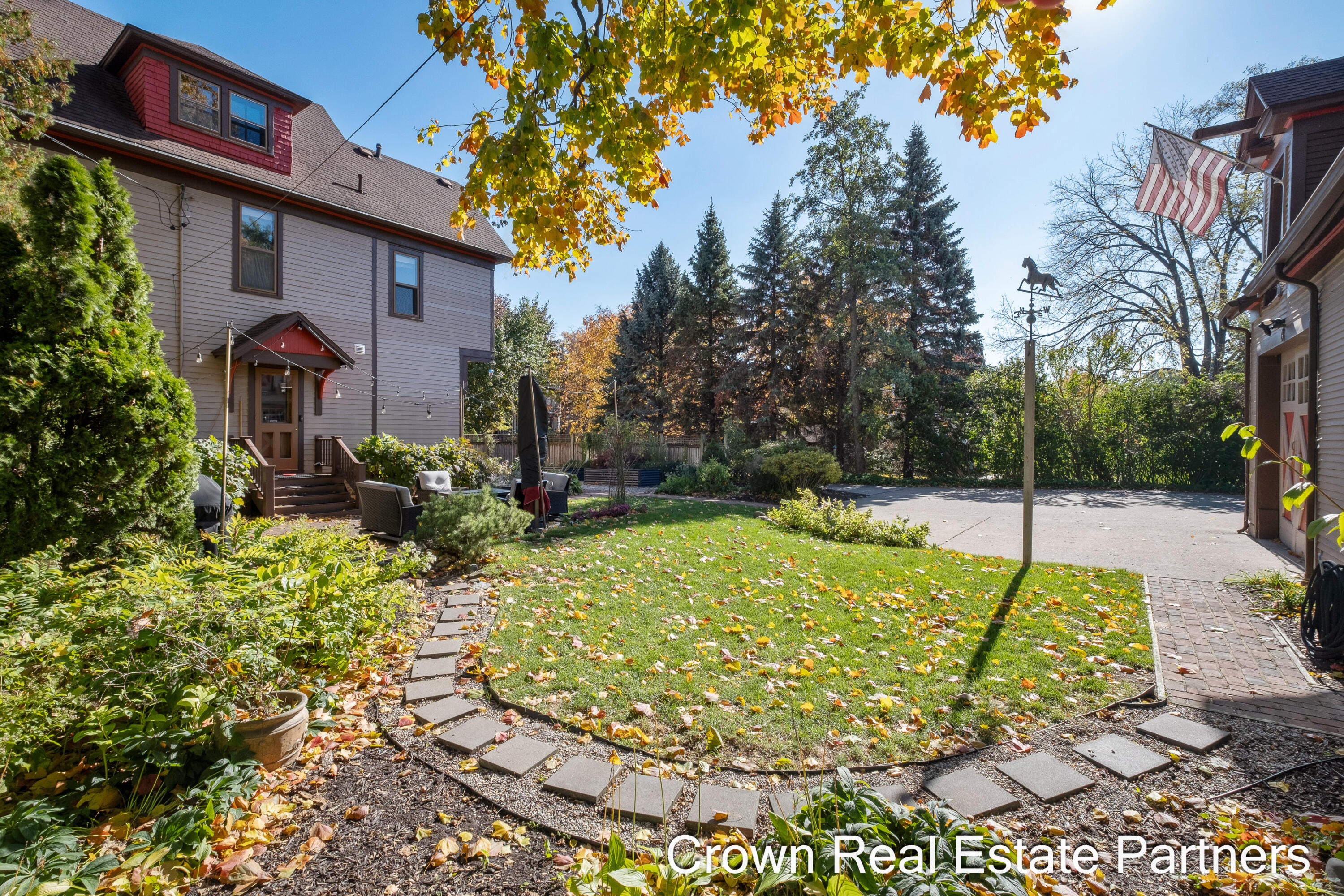 217 Madison Avenue SE